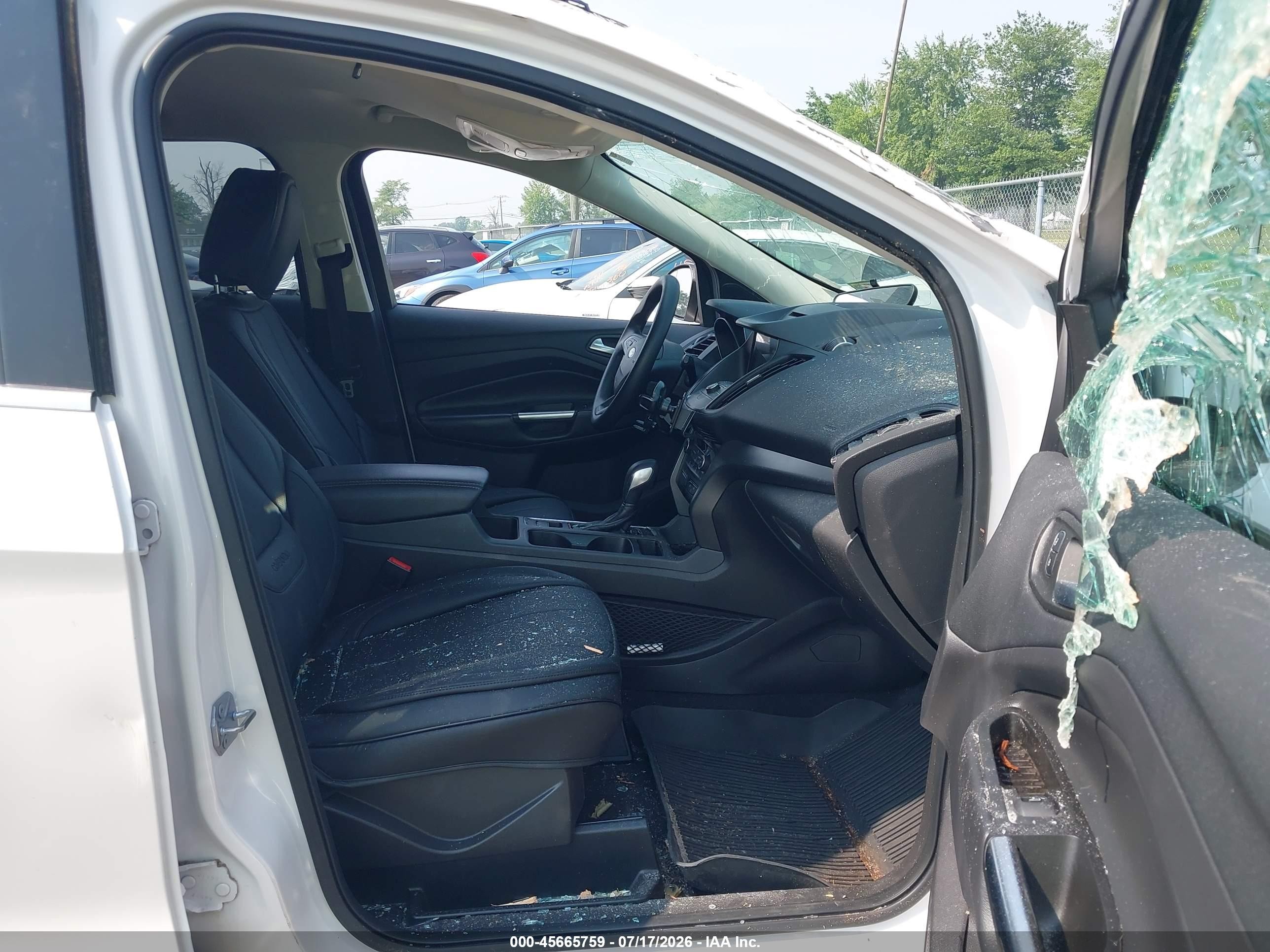 2018 Ford Escape Se White vin: 1FMCU9GD0JUA15327
