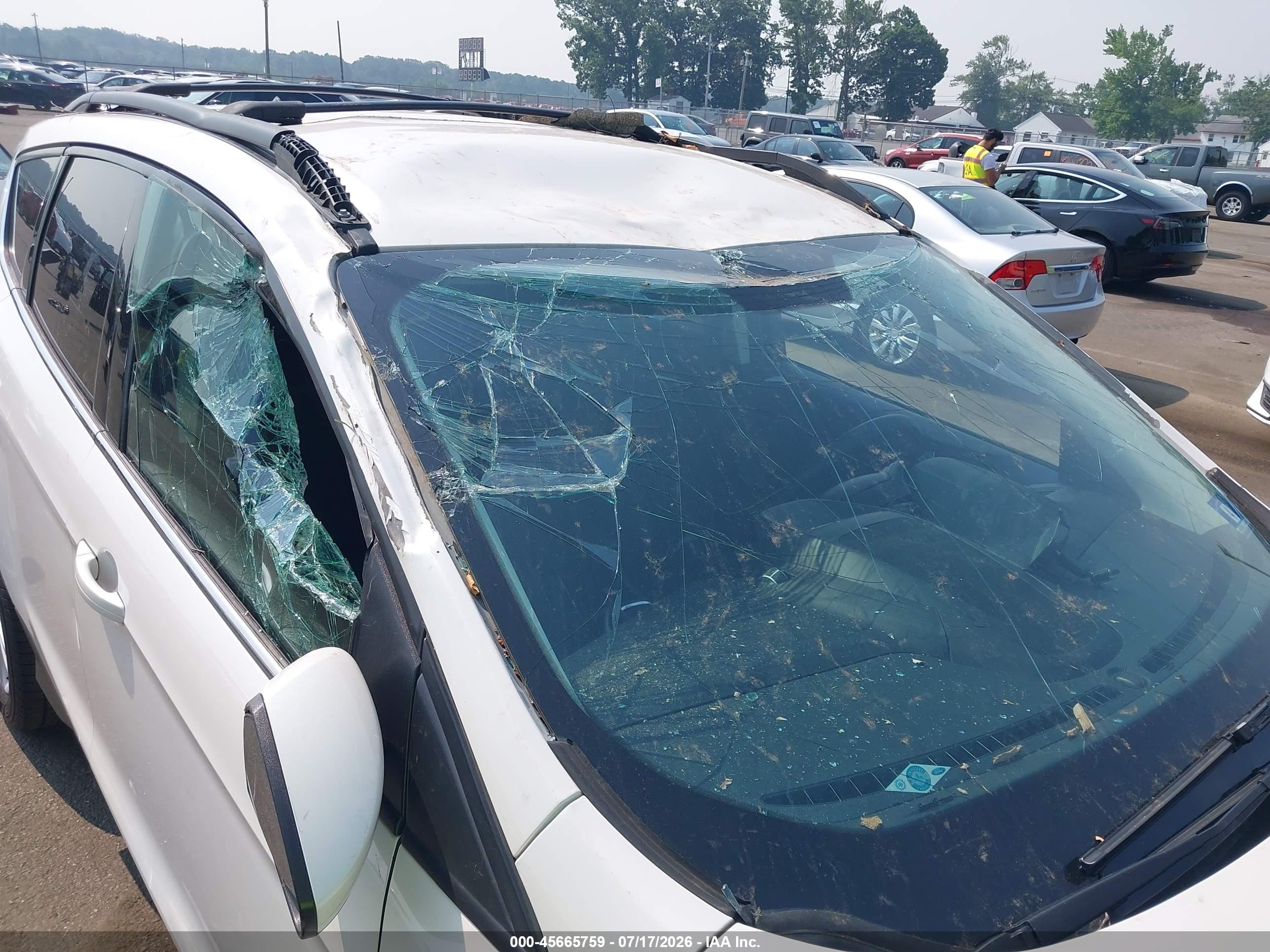 2018 Ford Escape Se White vin: 1FMCU9GD0JUA15327