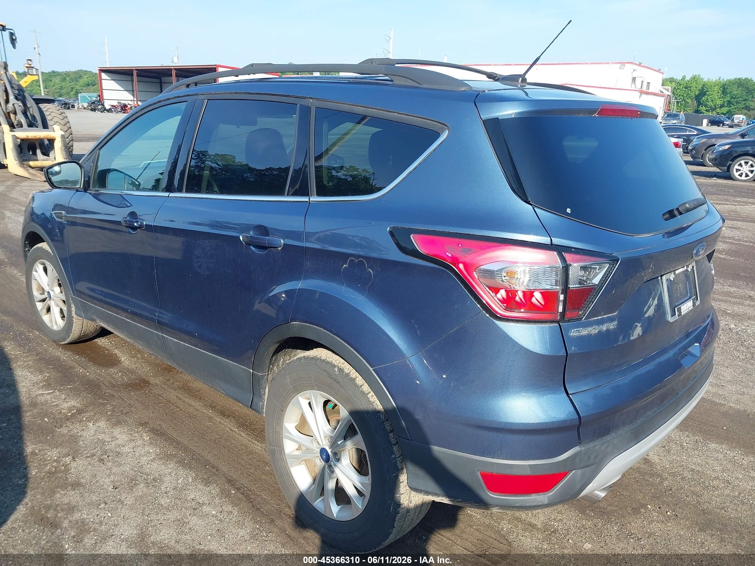 2018 Ford Escape Se Синий vin: 1FMCU9GD0JUB94064