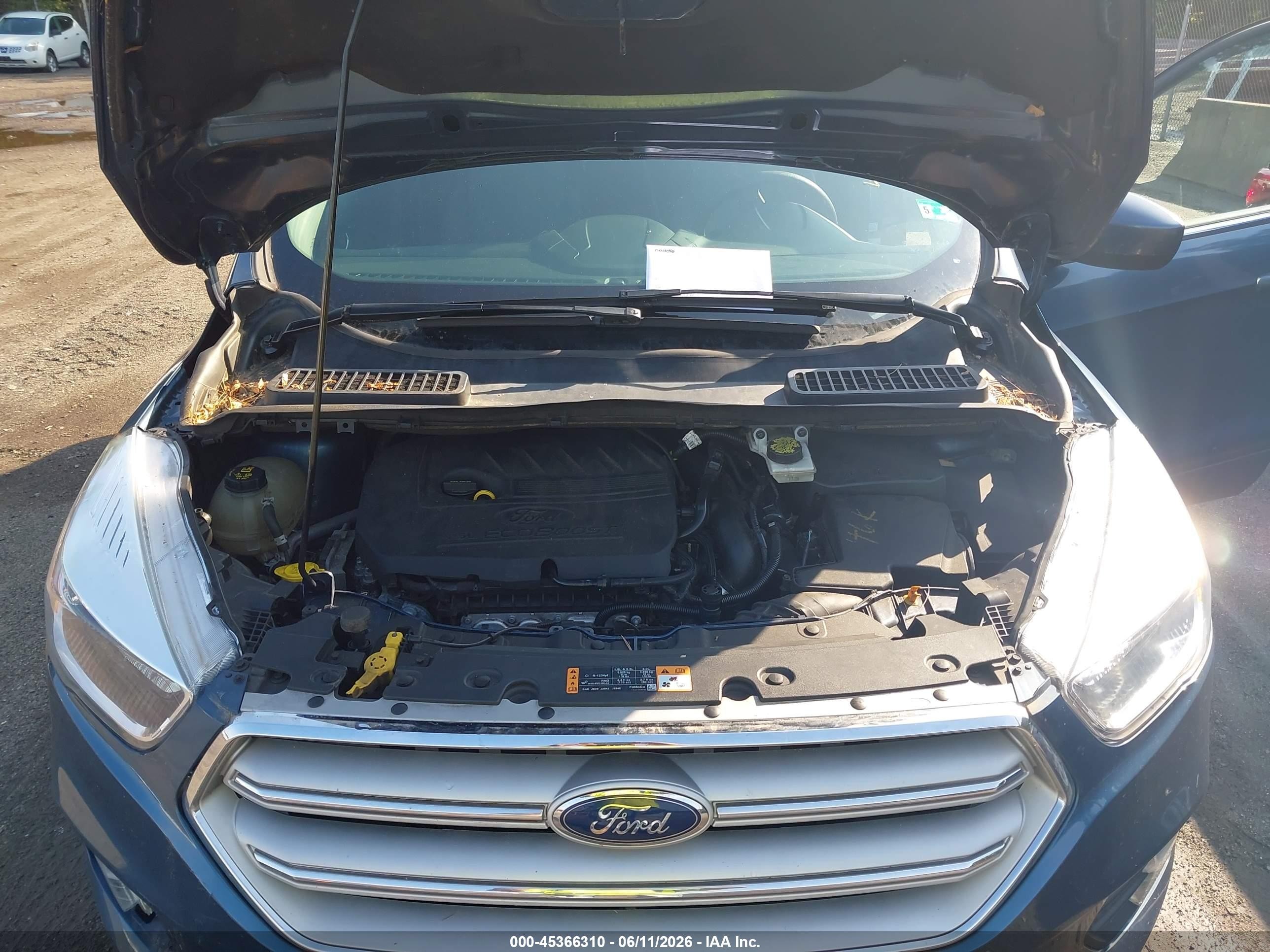 2018 Ford Escape Se Синий vin: 1FMCU9GD0JUB94064