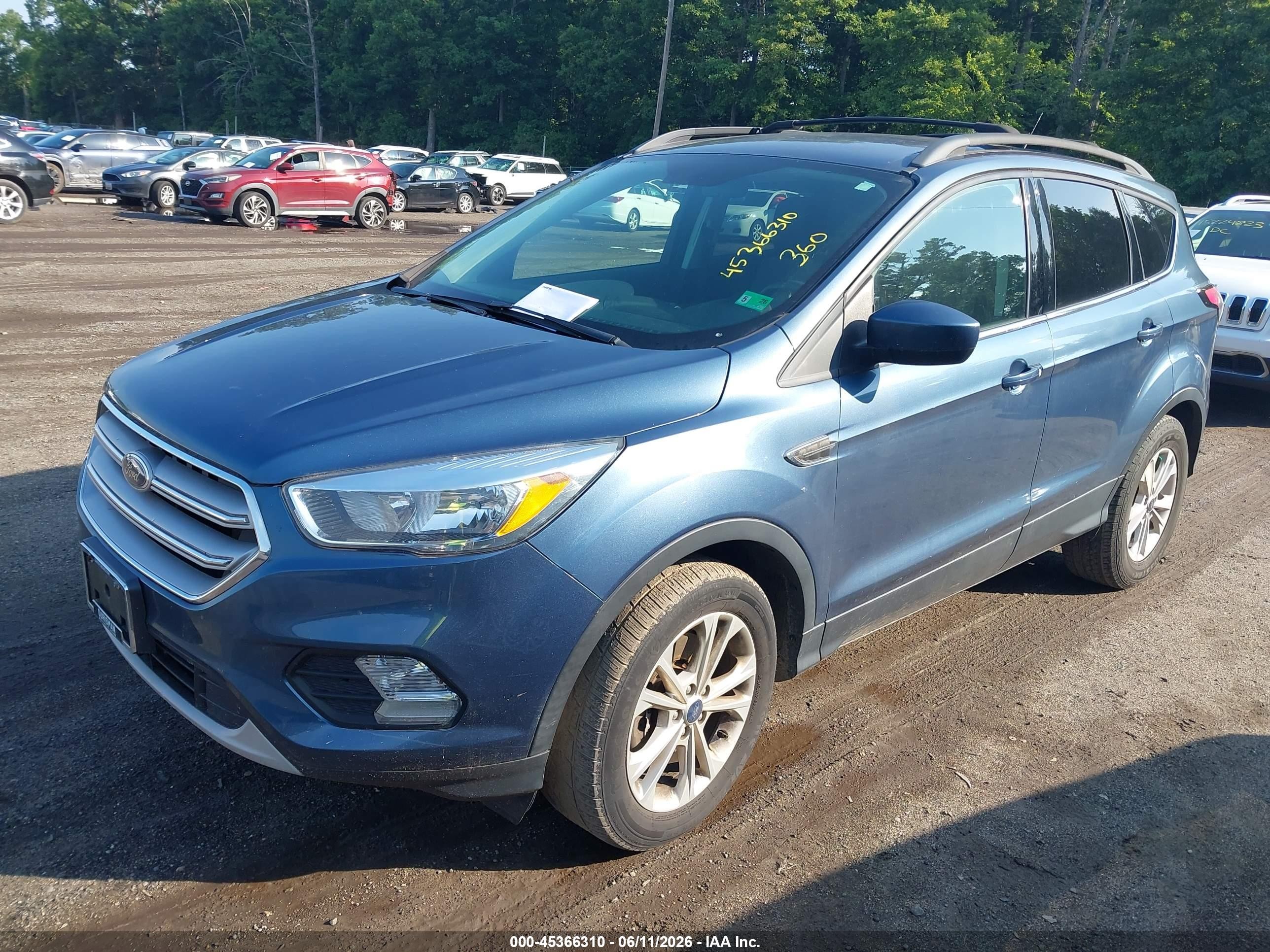 2018 Ford Escape Se Синий vin: 1FMCU9GD0JUB94064
