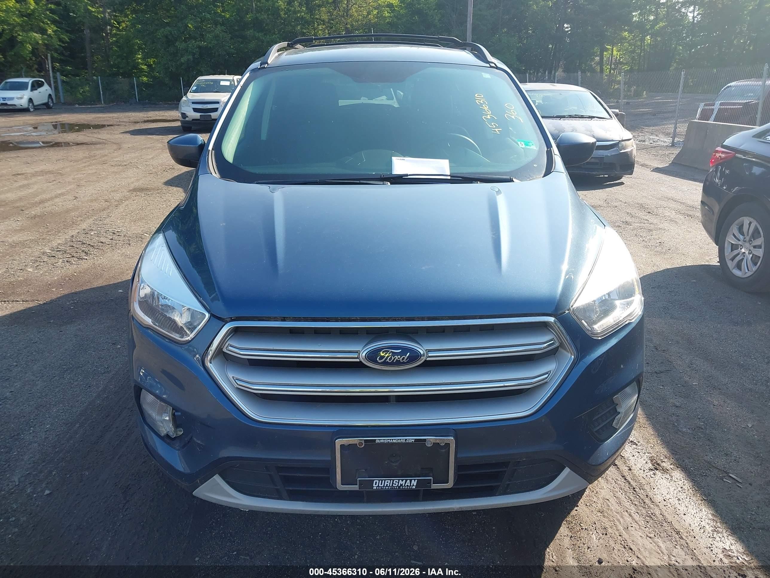 2018 Ford Escape Se Синий vin: 1FMCU9GD0JUB94064