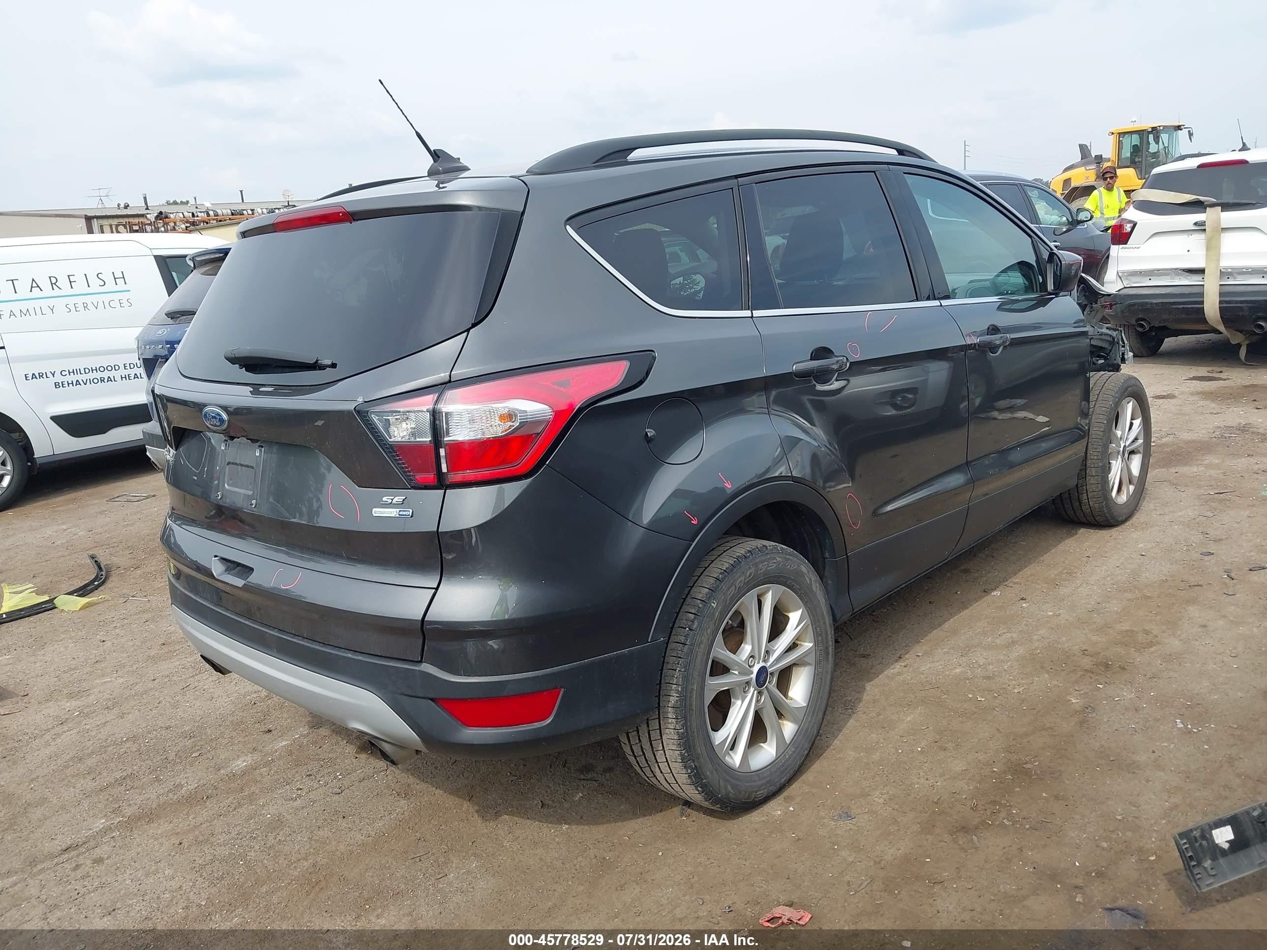 2018 Ford Escape Se Gray vin: 1FMCU9GD0JUC58605