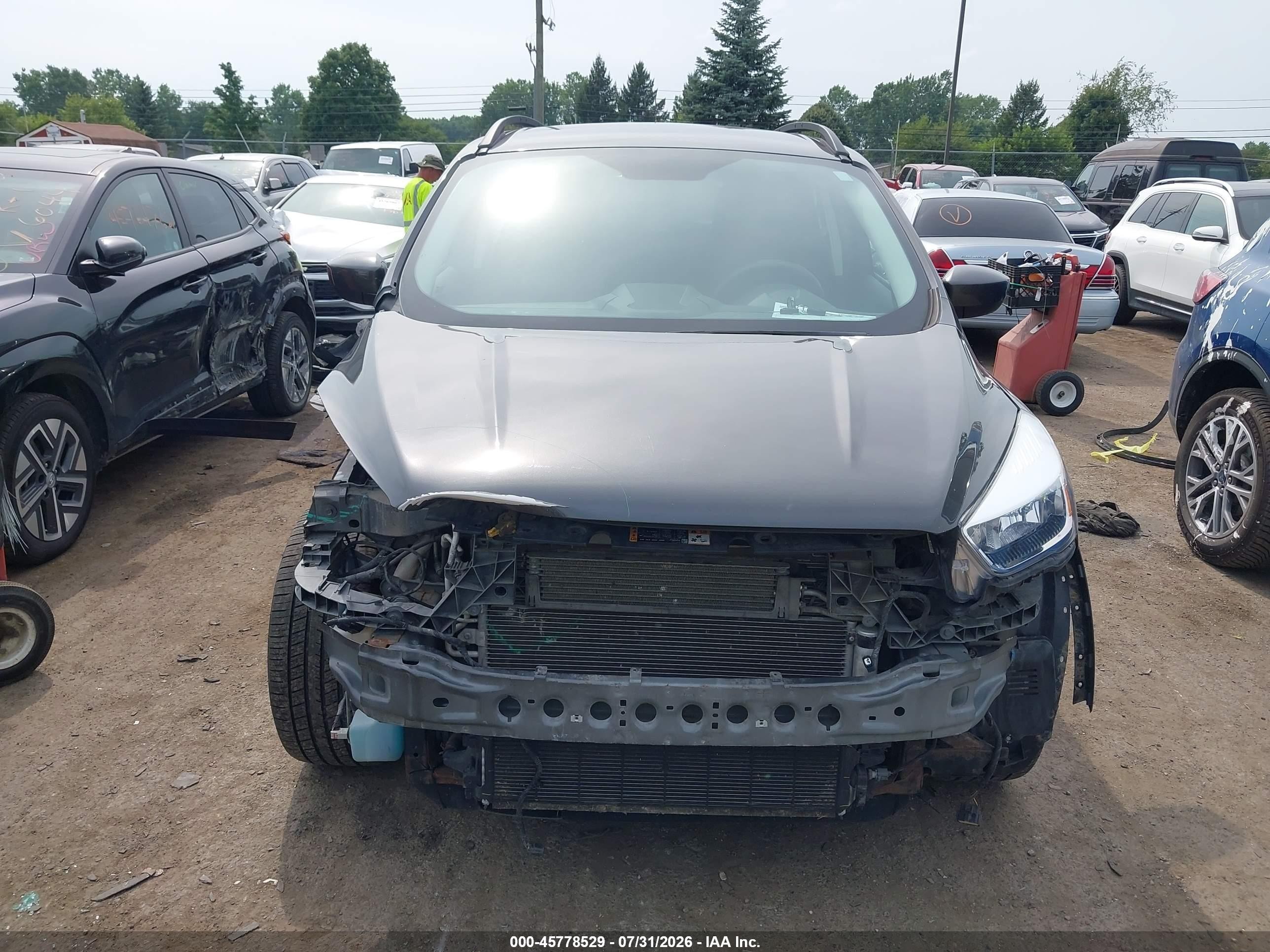 2018 Ford Escape Se Gray vin: 1FMCU9GD0JUC58605