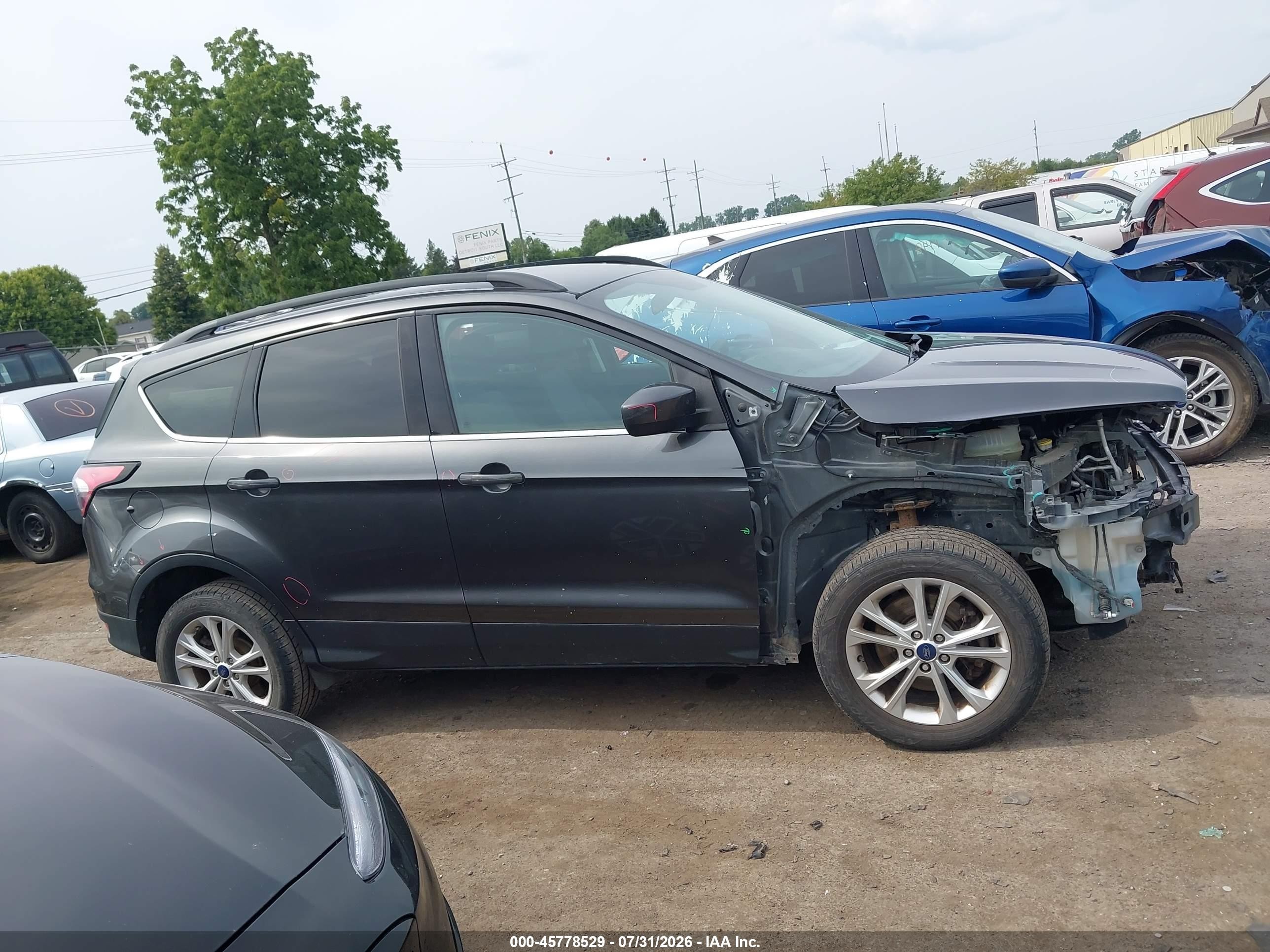 2018 Ford Escape Se Gray vin: 1FMCU9GD0JUC58605