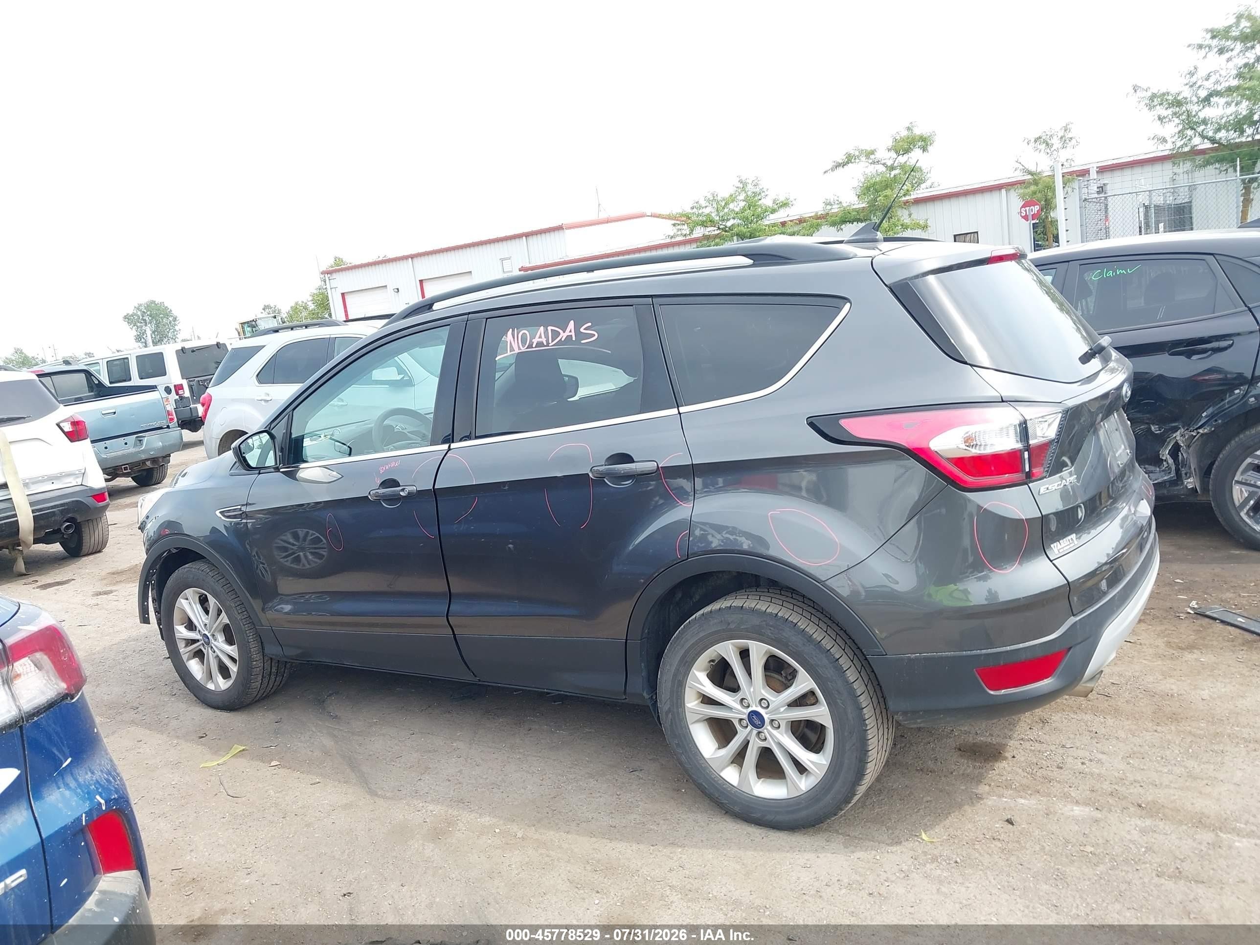 2018 Ford Escape Se Gray vin: 1FMCU9GD0JUC58605