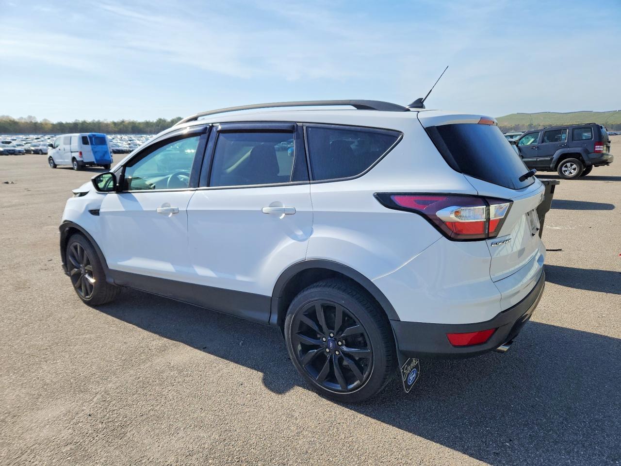 2018 Ford Escape Se White vin: 1FMCU9GD0JUC72696