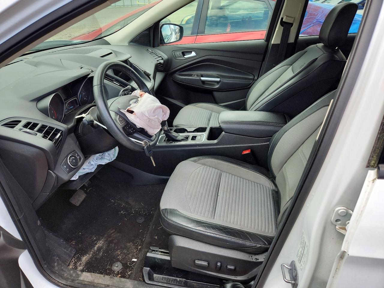 2018 Ford Escape Se White vin: 1FMCU9GD0JUC72696