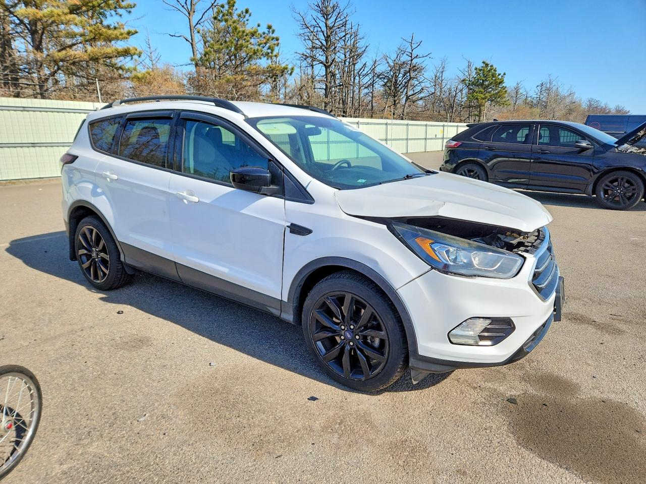 2018 Ford Escape Se White vin: 1FMCU9GD0JUC72696