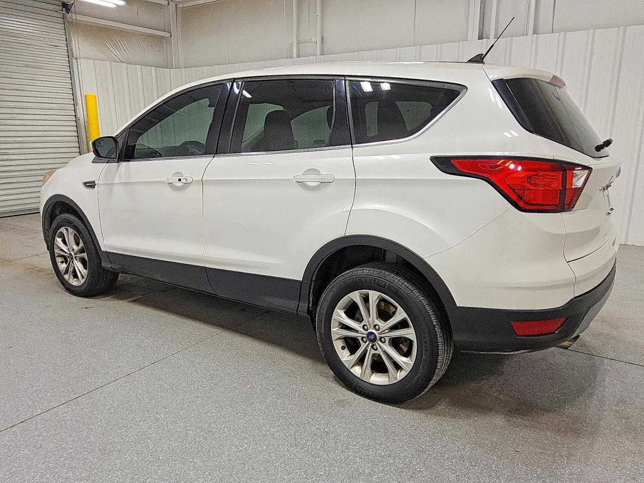 2019 Ford Escape Se White vin: 1FMCU9GD0KUB84989