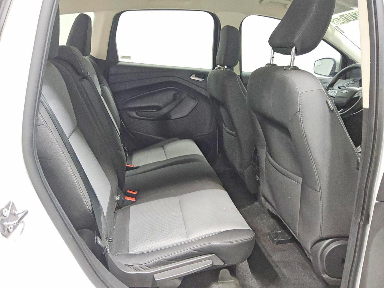 2019 Ford Escape Se White vin: 1FMCU9GD0KUB84989