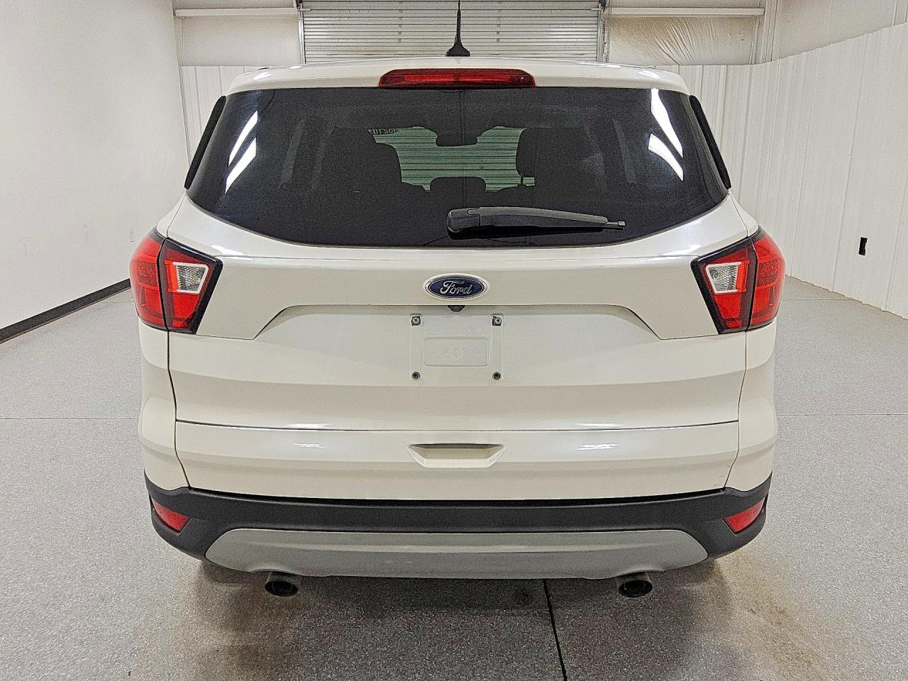 2019 Ford Escape Se White vin: 1FMCU9GD0KUB84989