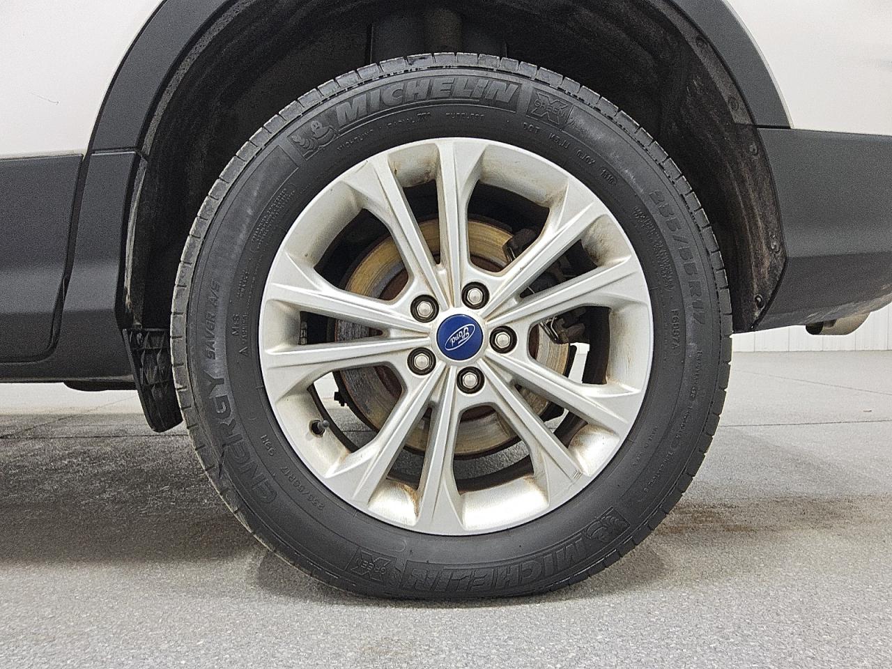 2019 Ford Escape Se White vin: 1FMCU9GD0KUB84989 Damage: Left Rear Wheel, Curb Rash, 1 To 2 Inches
