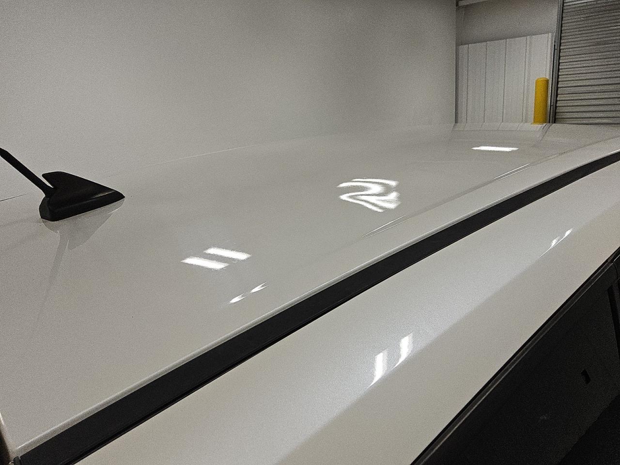 2019 Ford Escape Se White vin: 1FMCU9GD0KUB84989 Damage: Roof, Dent(S) W/No Paint Dmg, Pdr-1 Dent
