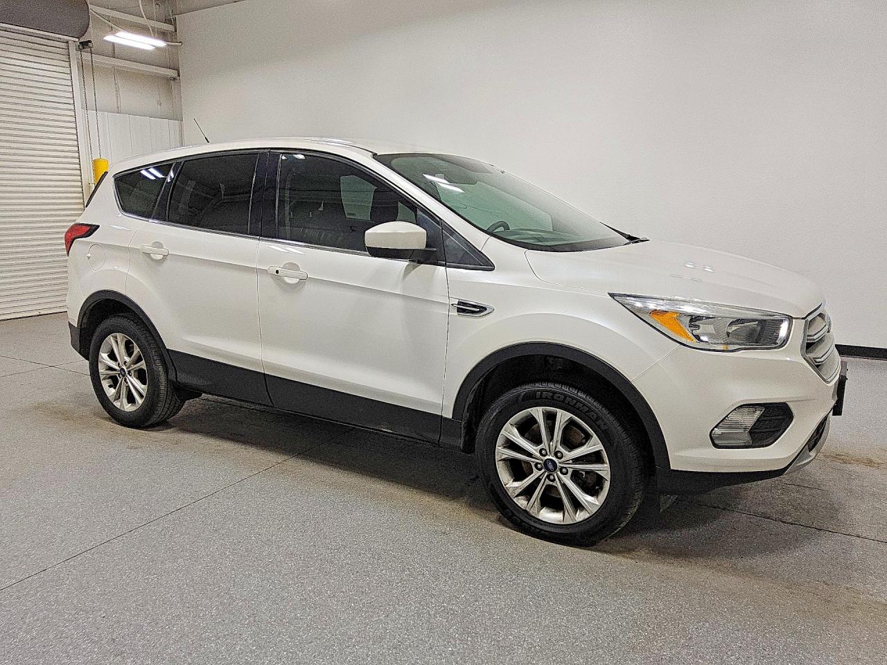 2019 Ford Escape Se White vin: 1FMCU9GD0KUB84989