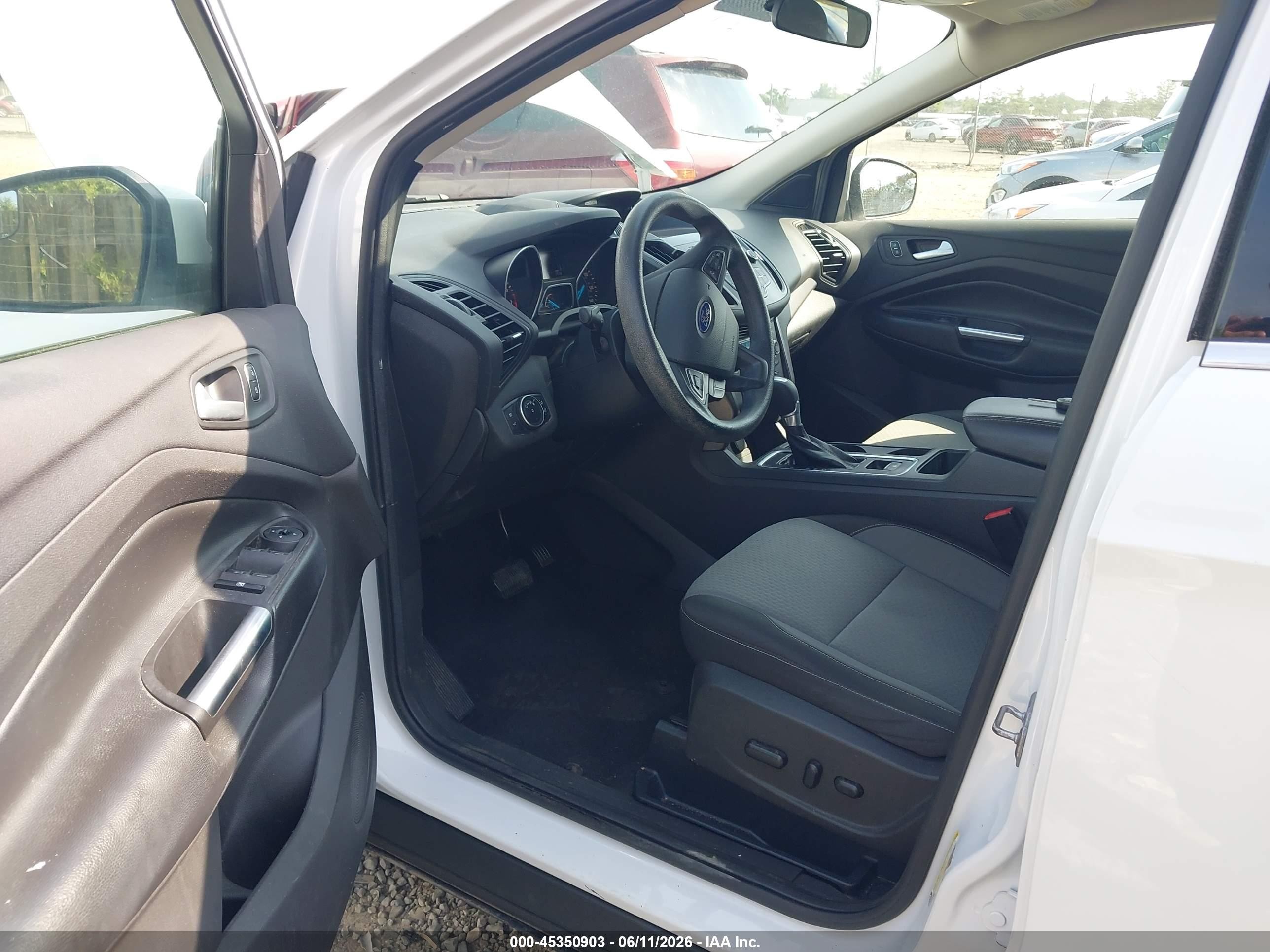2017 Ford Escape Se White vin: 1FMCU9GD1HUB55669