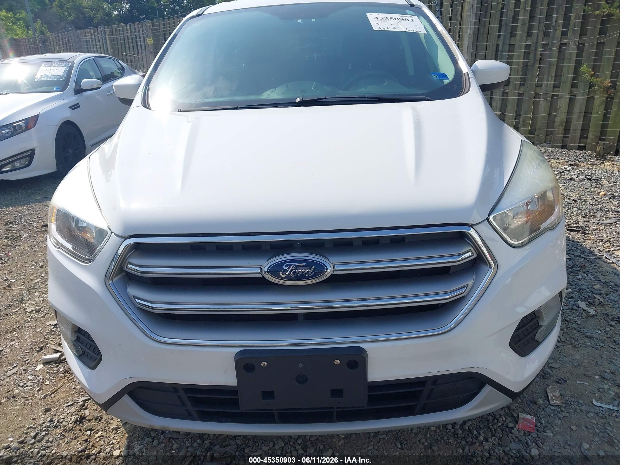 2017 Ford Escape Se White vin: 1FMCU9GD1HUB55669