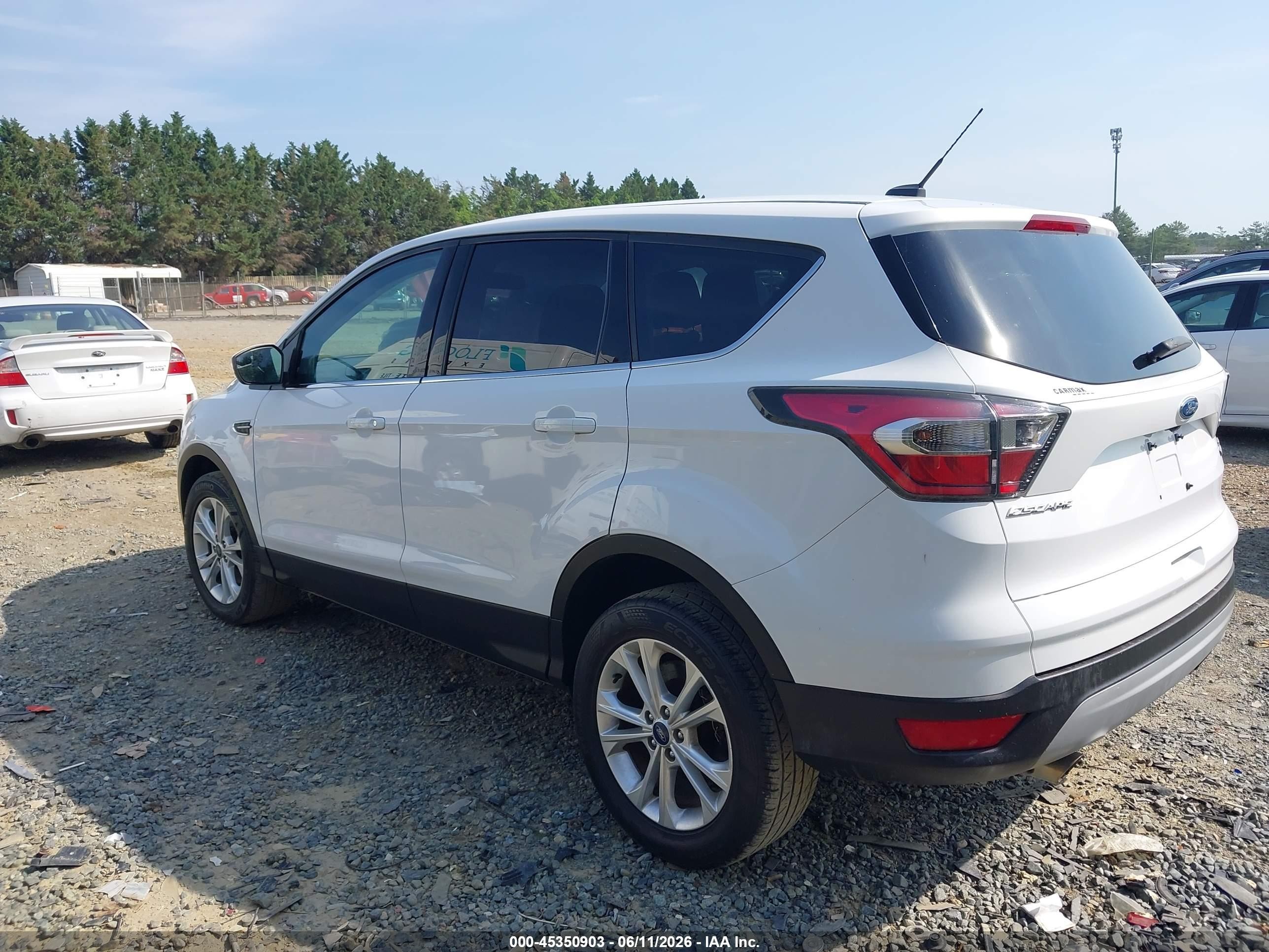 2017 Ford Escape Se White vin: 1FMCU9GD1HUB55669