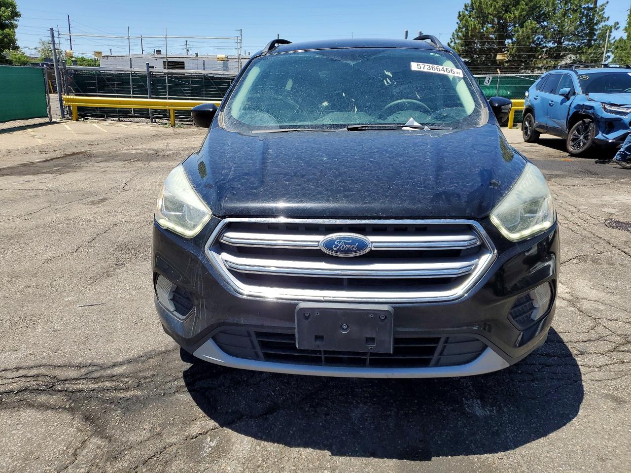 2017 Ford Escape Se Черный vin: 1FMCU9GD1HUC03798