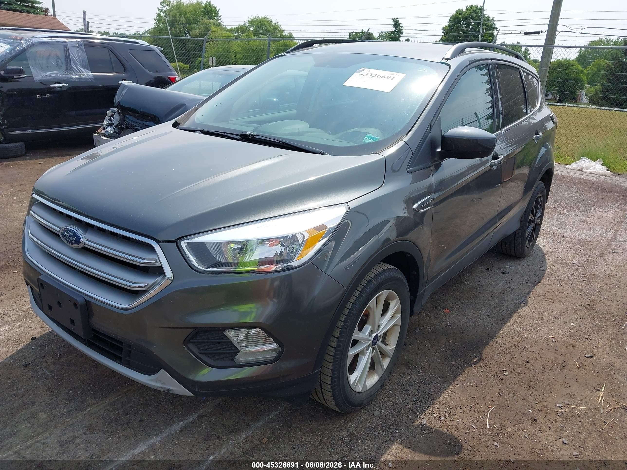2017 Ford Escape Se Серый vin: 1FMCU9GD1HUD01150