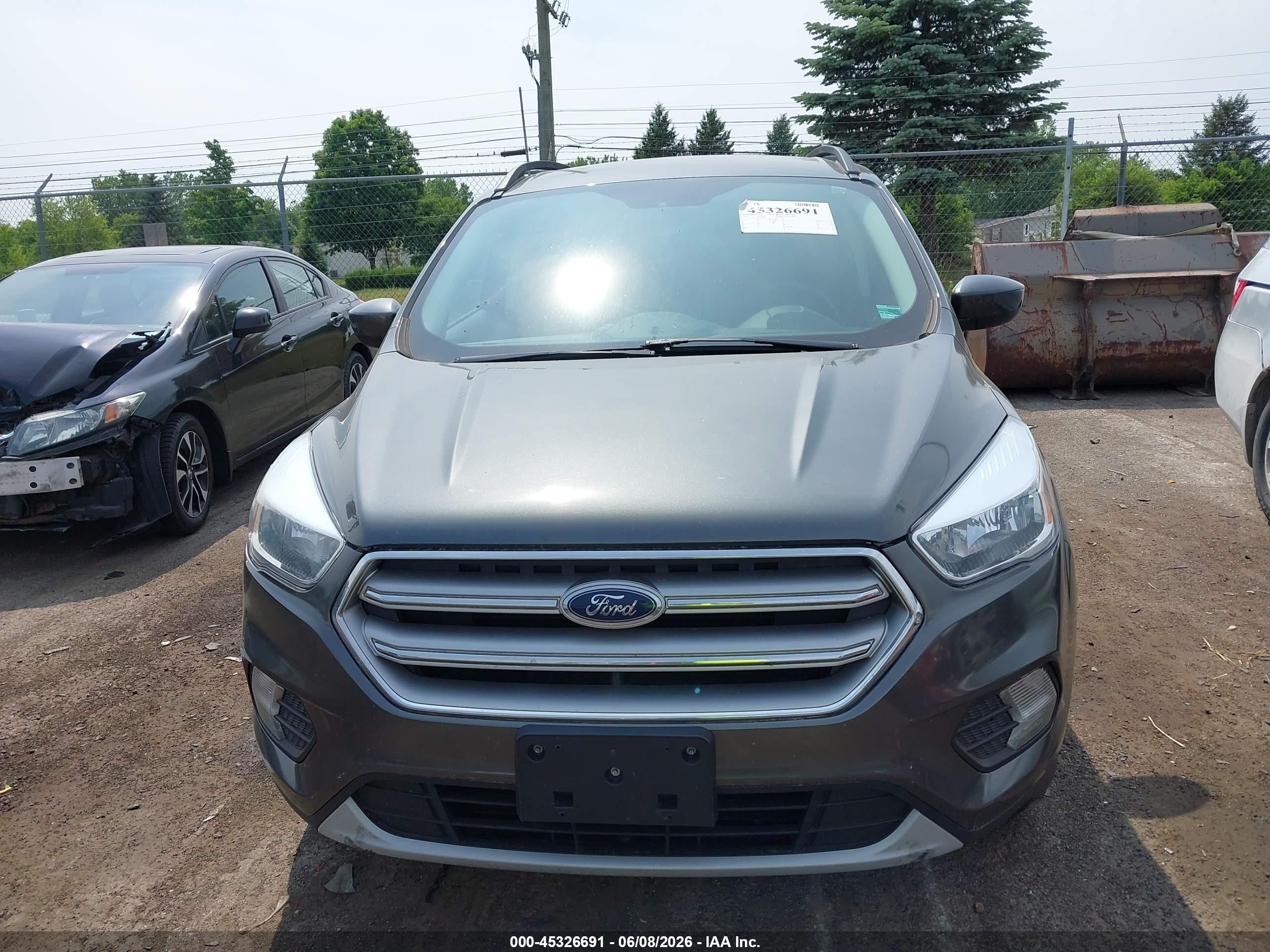 2017 Ford Escape Se Серый vin: 1FMCU9GD1HUD01150