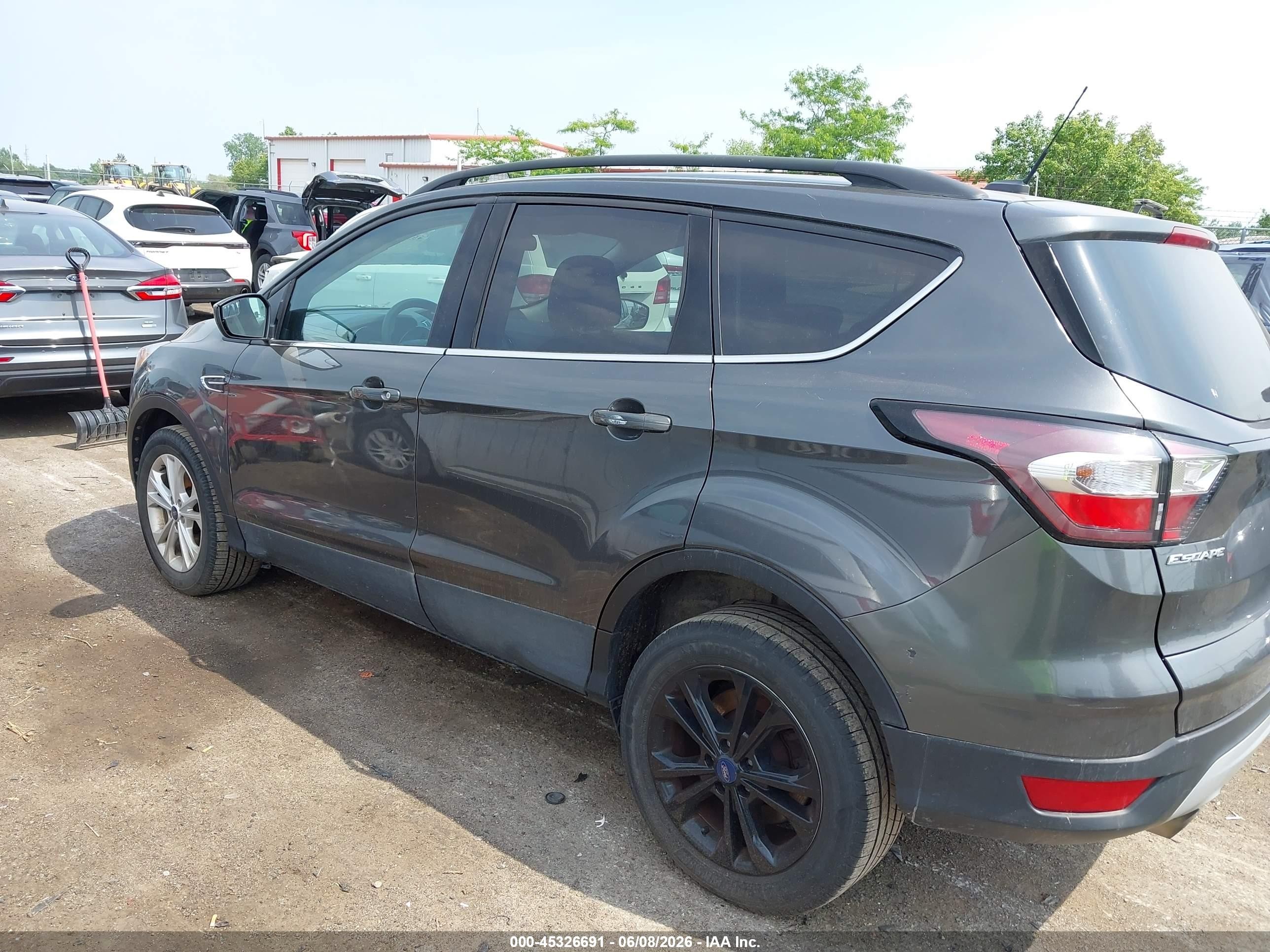 2017 Ford Escape Se Серый vin: 1FMCU9GD1HUD01150