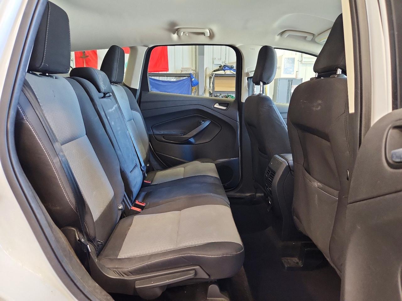2018 Ford Escape Se White vin: 1FMCU9GD1JUC80693