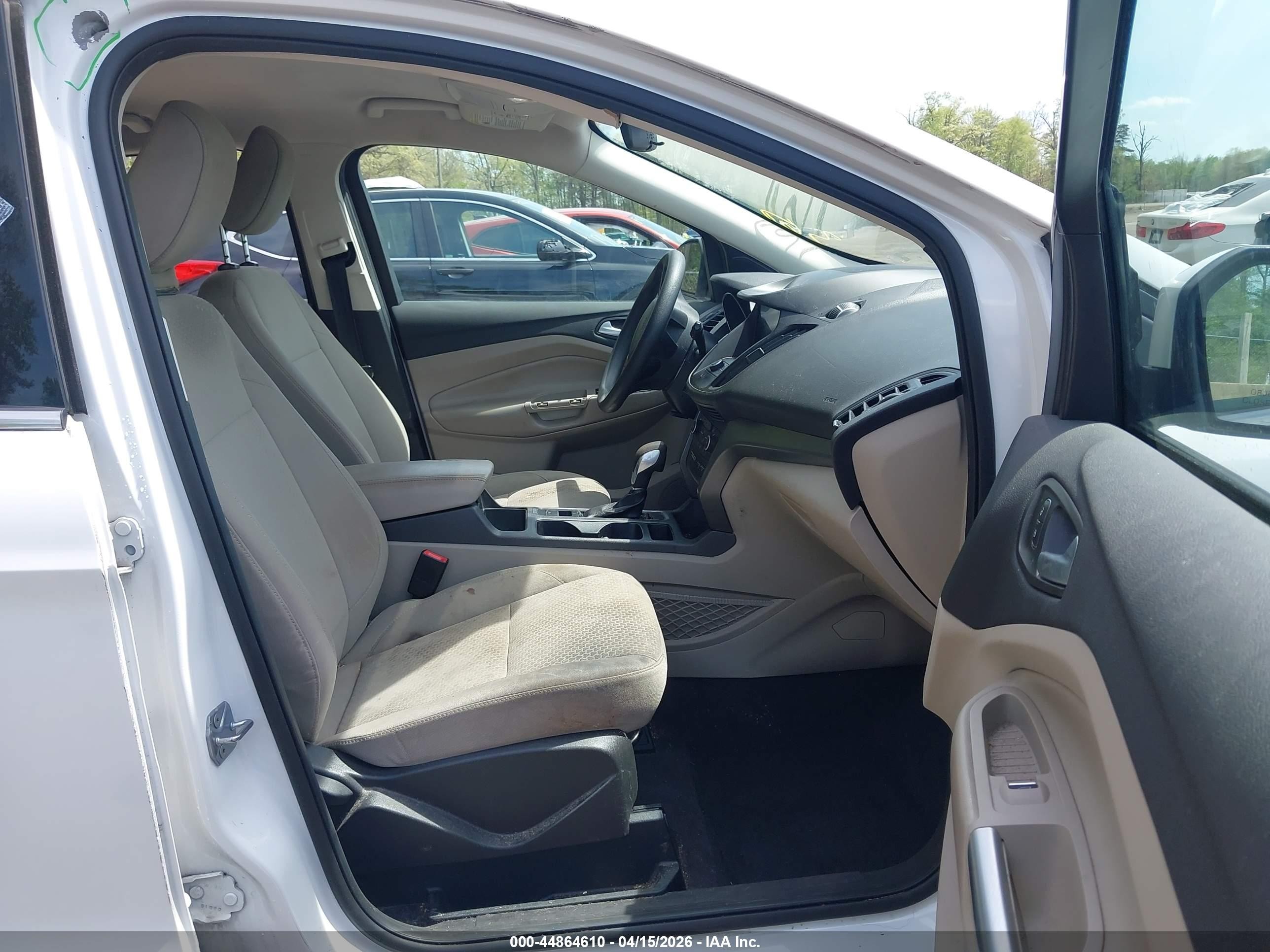 2019 Ford Escape Se White vin: 1FMCU9GD1KUB31394
