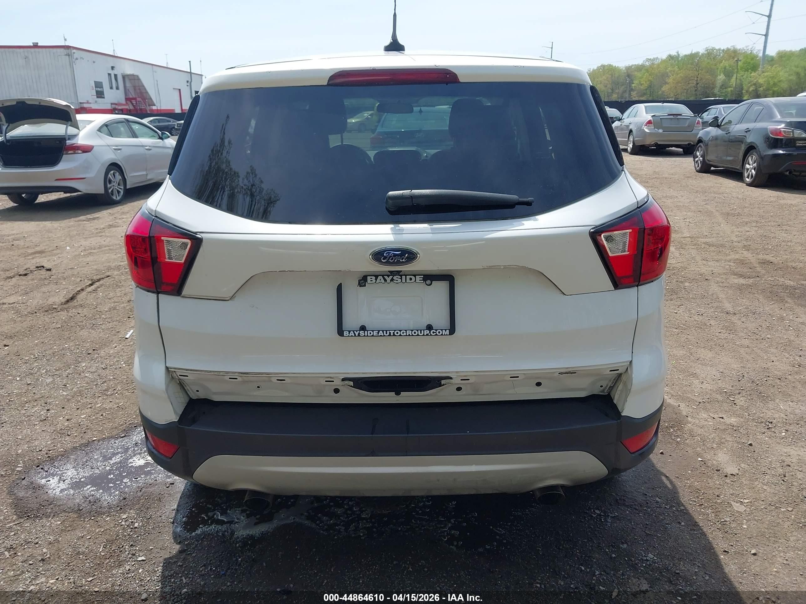2019 Ford Escape Se White vin: 1FMCU9GD1KUB31394