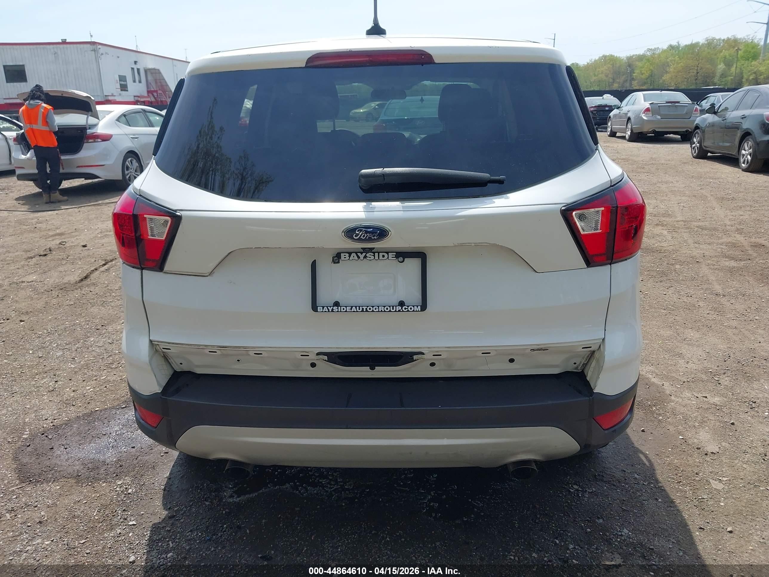 2019 Ford Escape Se White vin: 1FMCU9GD1KUB31394