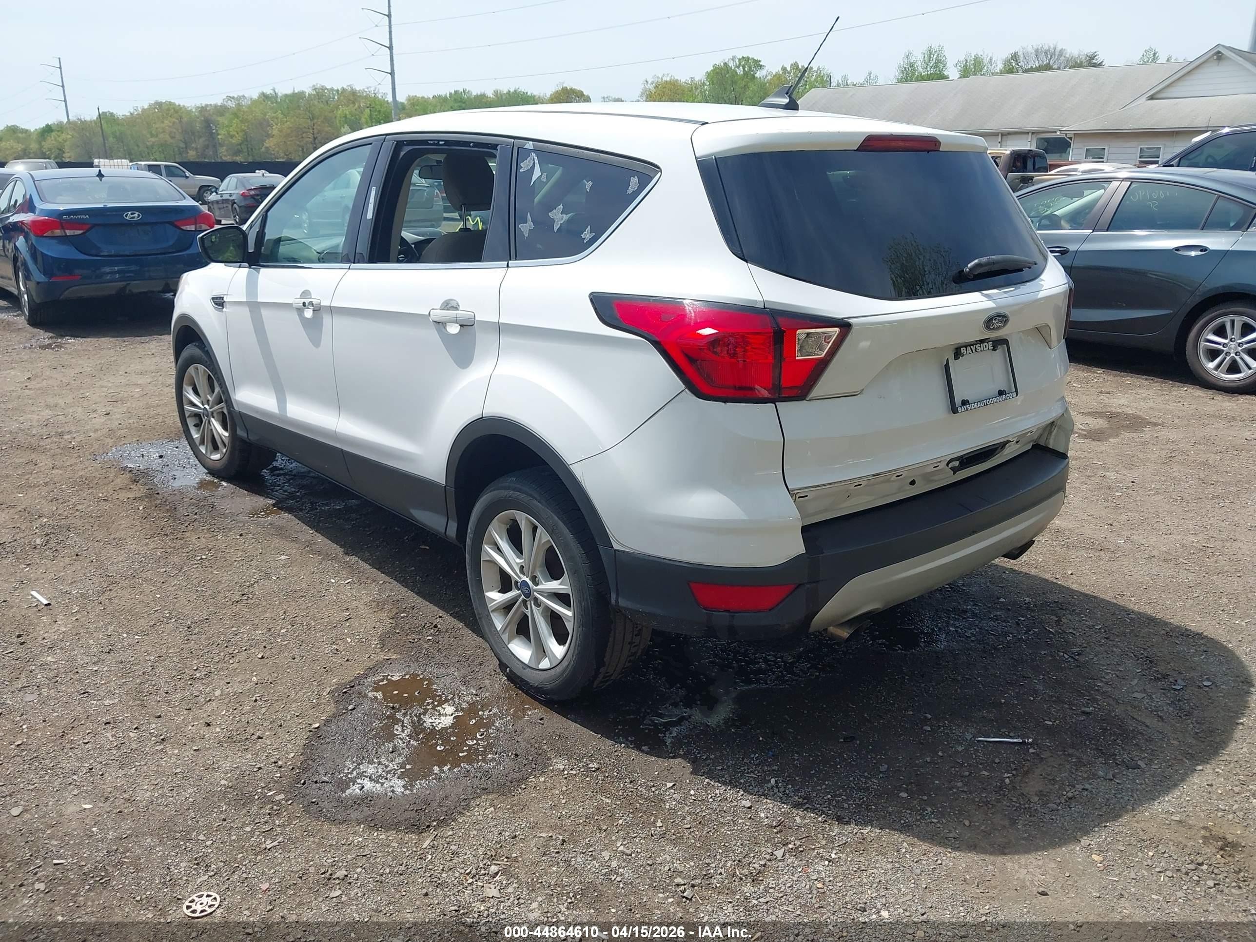 2019 Ford Escape Se White vin: 1FMCU9GD1KUB31394