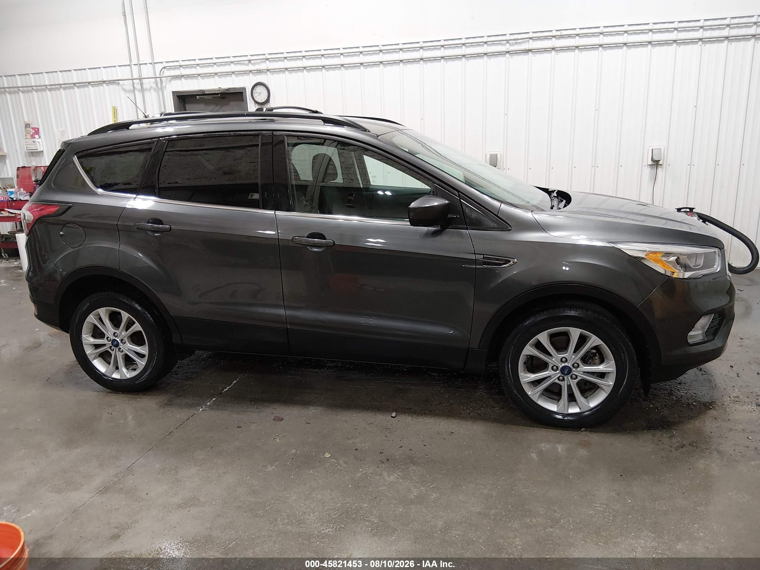 2017 Ford Escape Se Серый vin: 1FMCU9GD2HUA41342