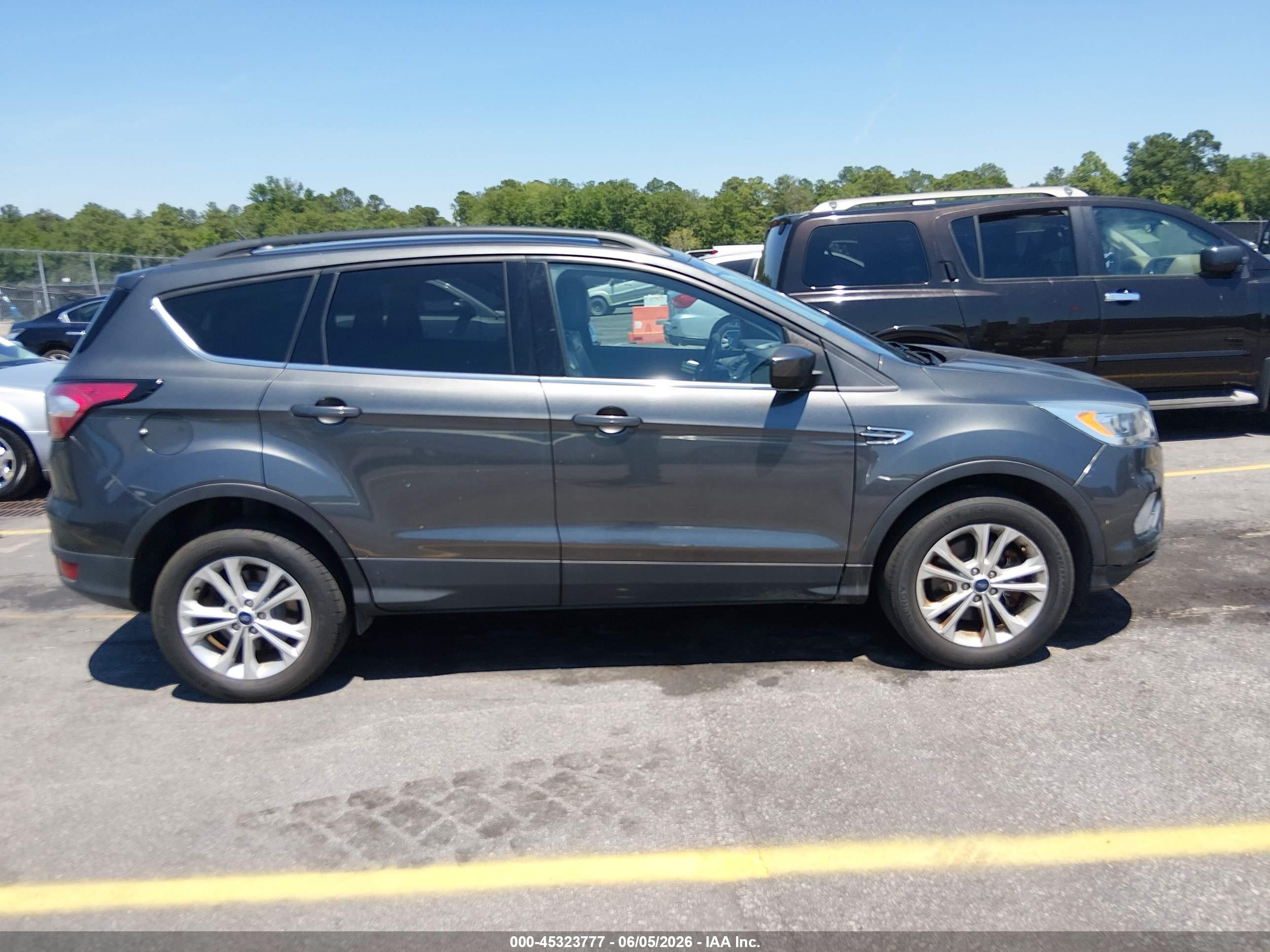 2017 Ford Escape Se Gray vin: 1FMCU9GD2HUE68066