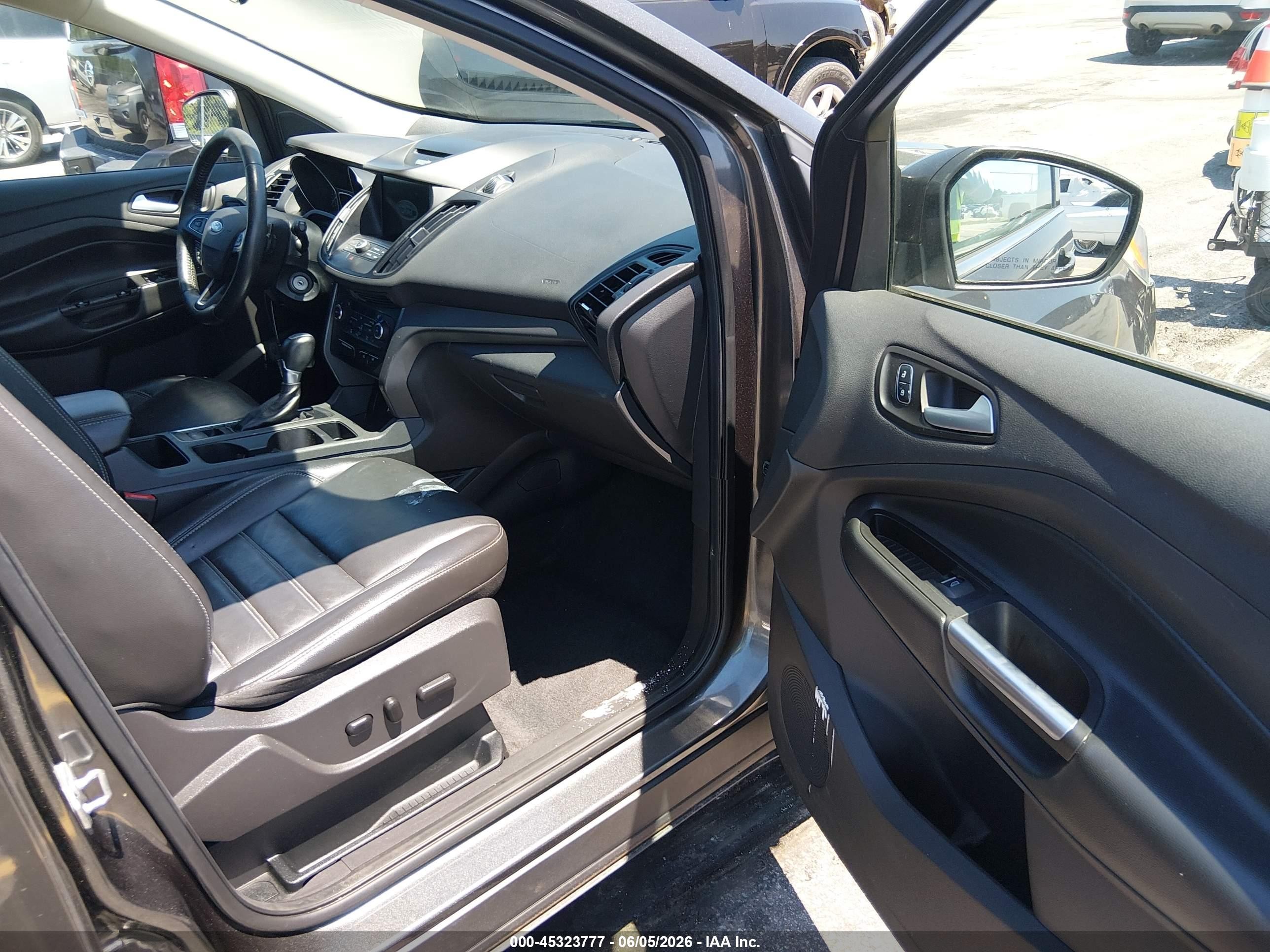 2017 Ford Escape Se Gray vin: 1FMCU9GD2HUE68066