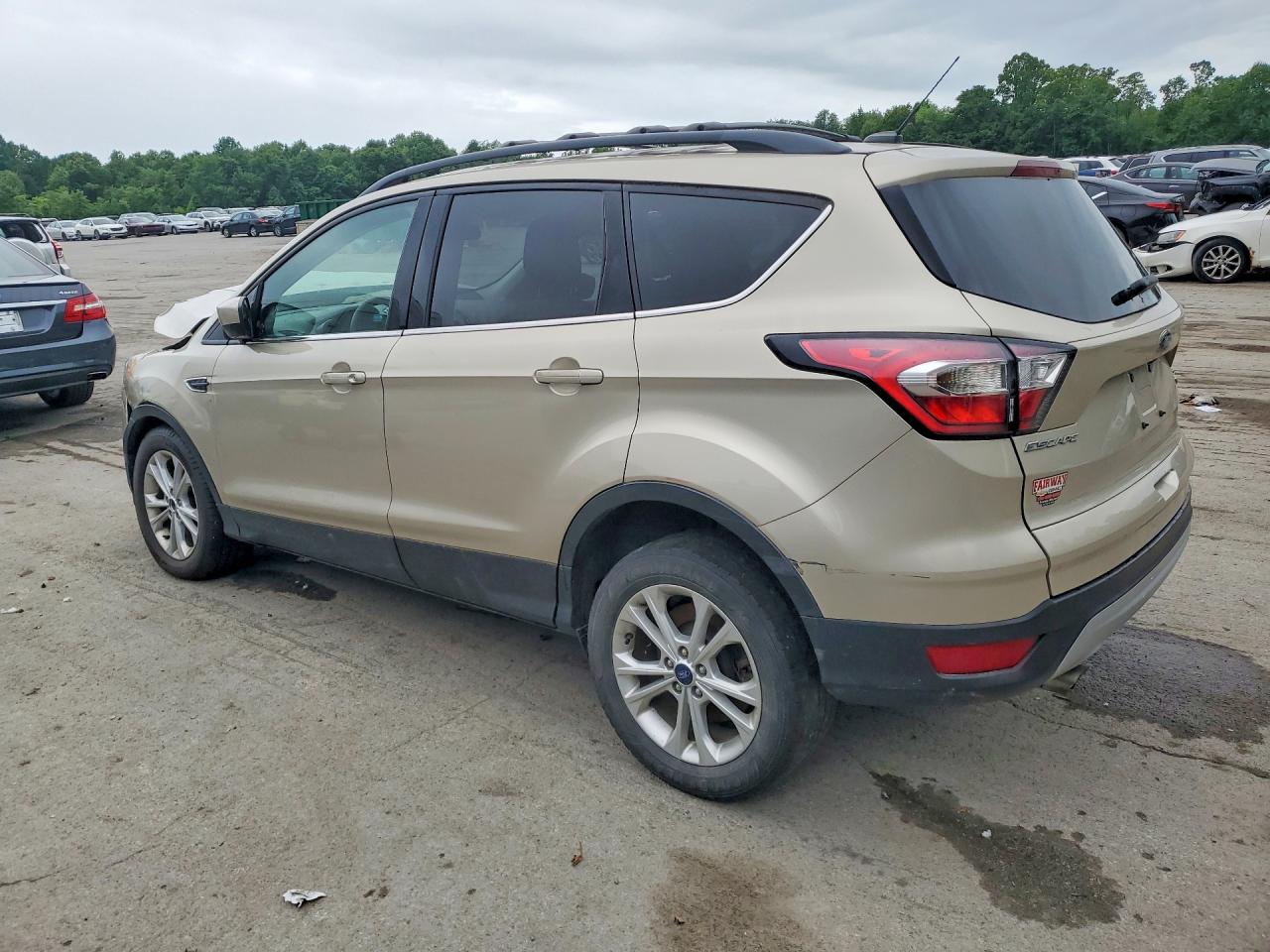 2018 Ford Escape Se Cream vin: 1FMCU9GD2JUA40424