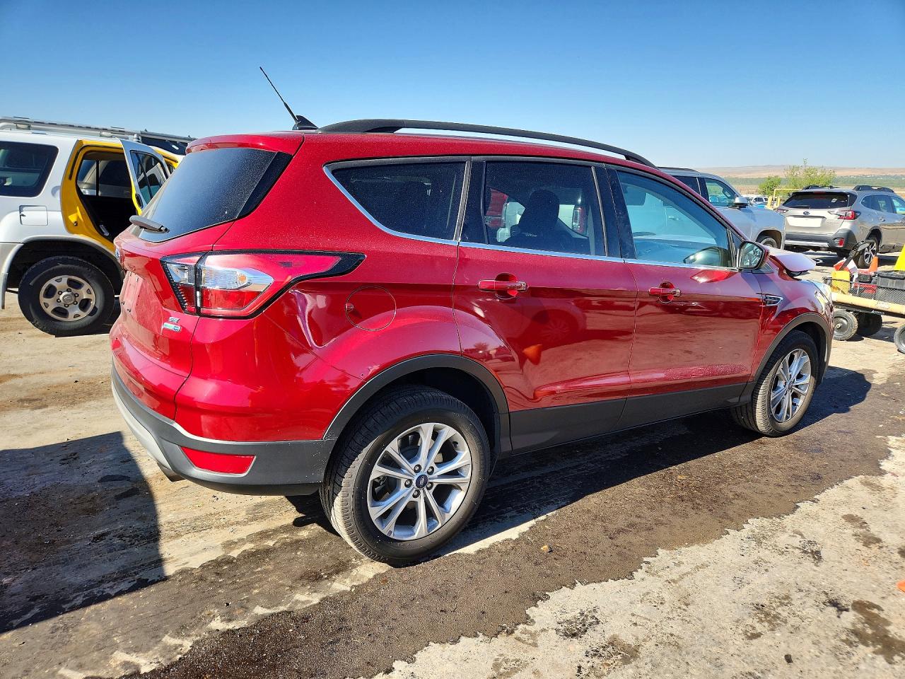 2018 Ford Escape Se Red vin: 1FMCU9GD2JUB73202