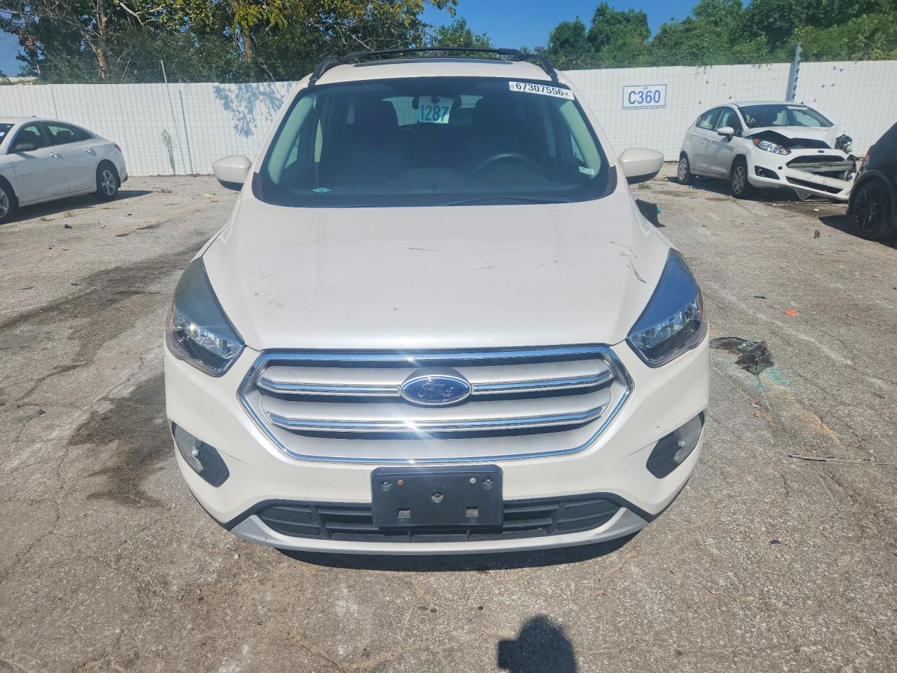 2018 Ford Escape Se White vin: 1FMCU9GD2JUC98846