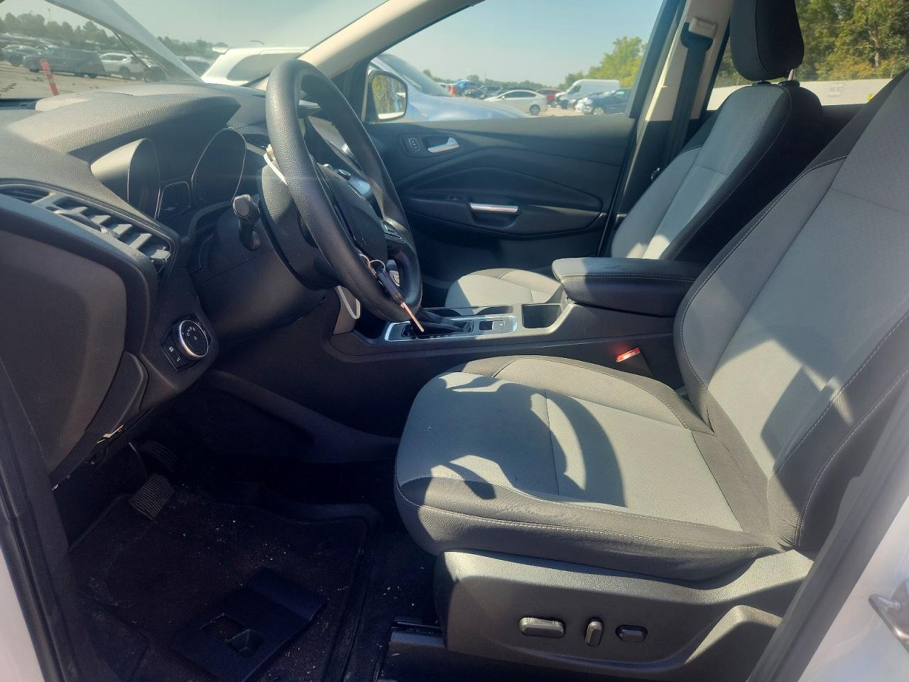 2018 Ford Escape Se White vin: 1FMCU9GD2JUC98846