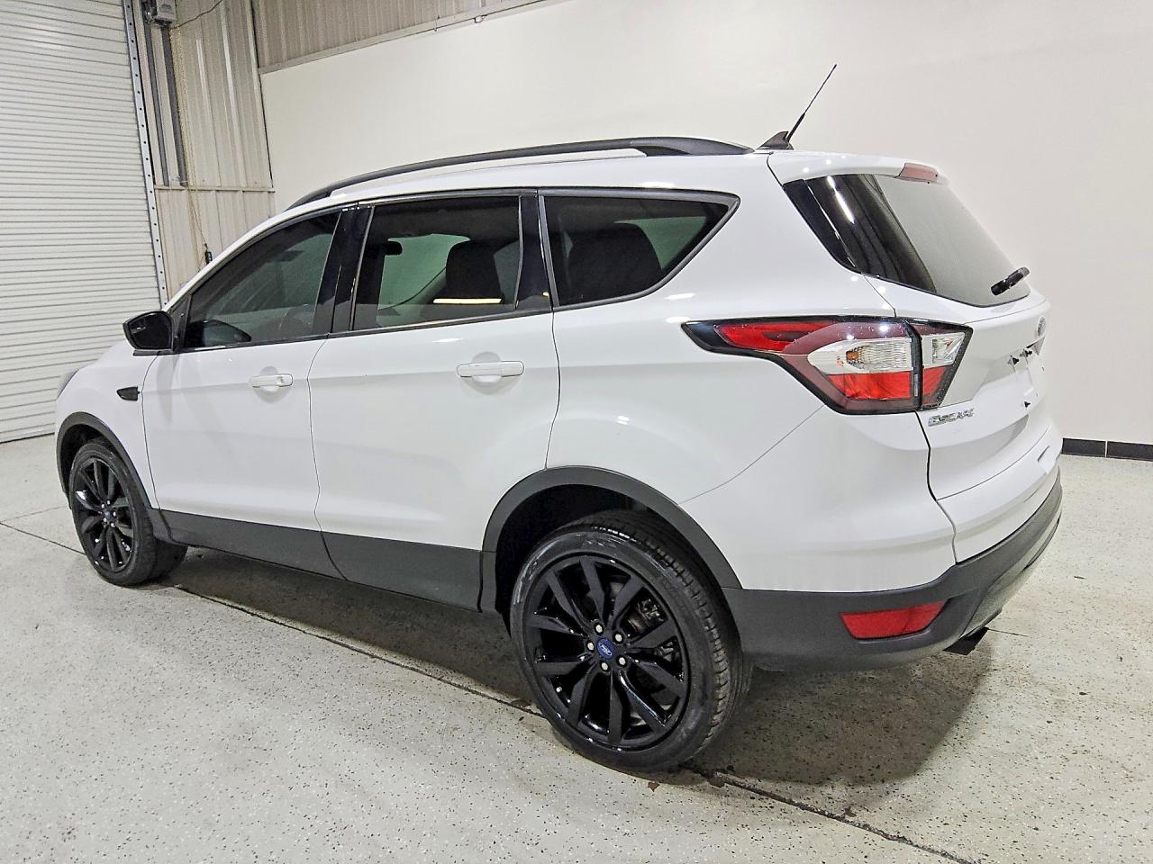 2018 Ford Escape Se White vin: 1FMCU9GD2JUD25303
