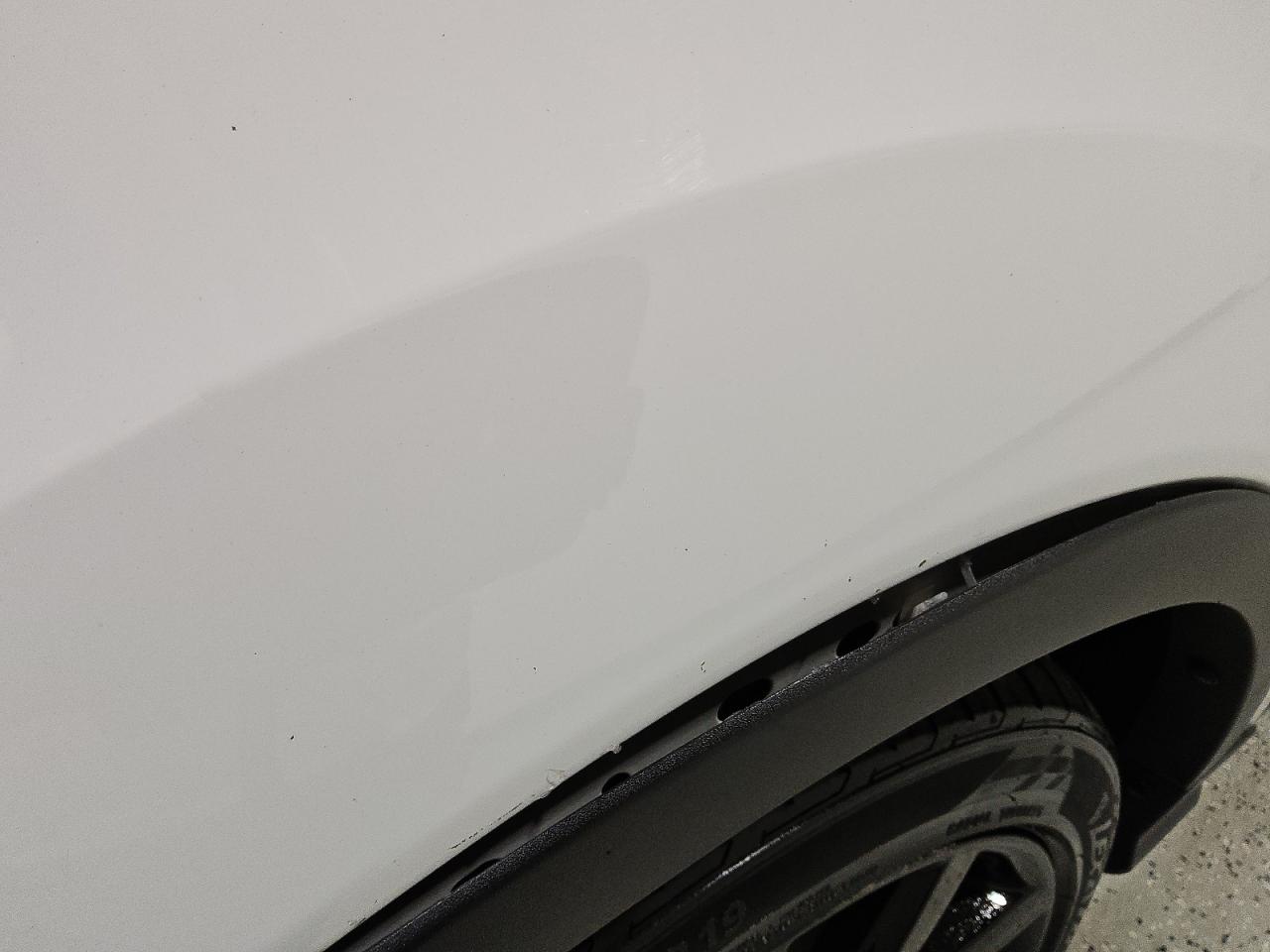 2018 Ford Escape Se White vin: 1FMCU9GD2JUD25303 Damage: Left Front Fender, Heavy Scratch, 1 To 2 Inches