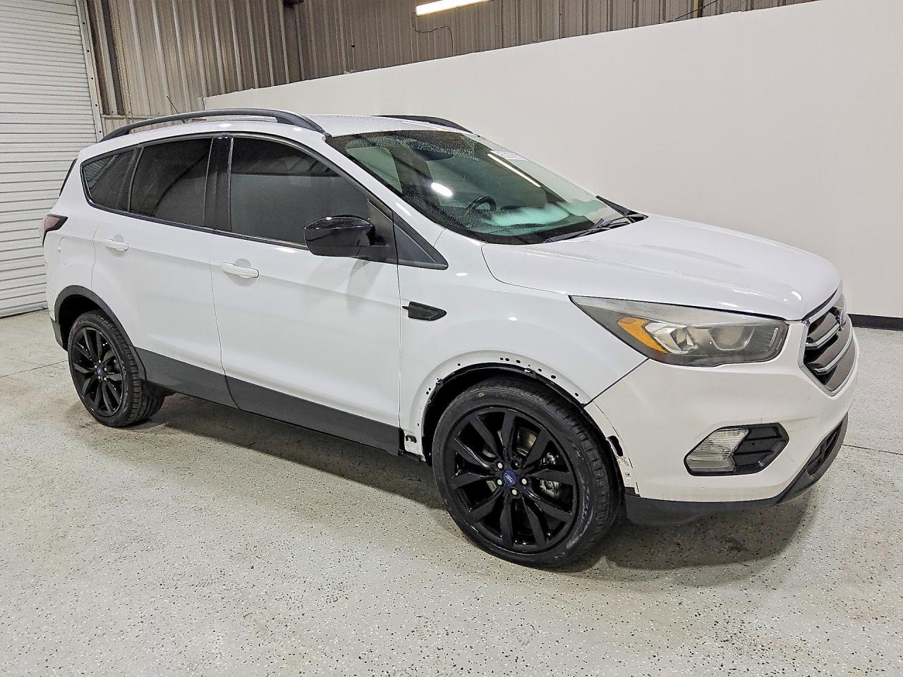 2018 Ford Escape Se White vin: 1FMCU9GD2JUD25303