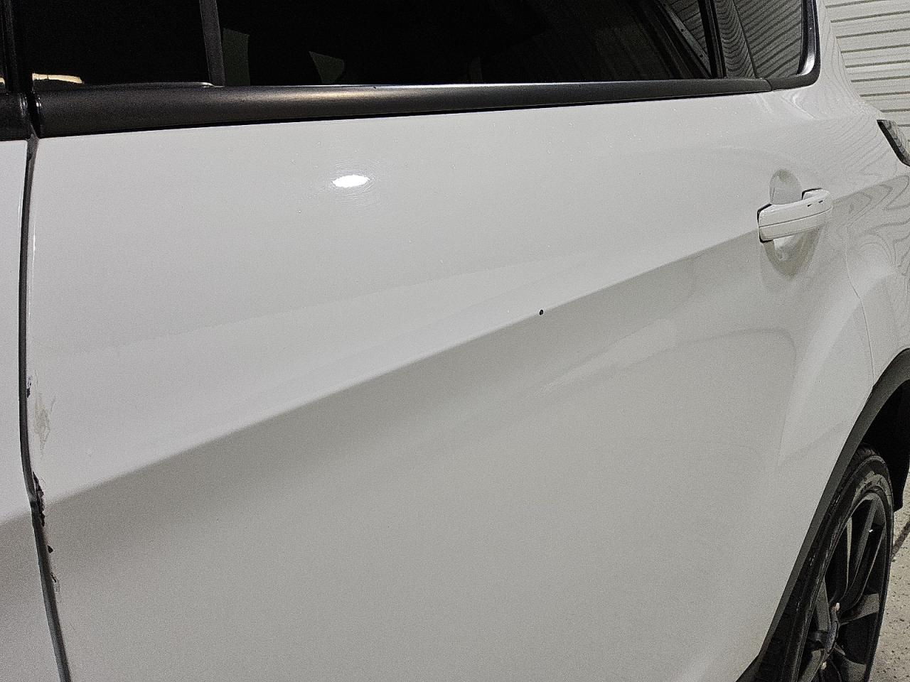 2018 Ford Escape Se White vin: 1FMCU9GD2JUD25303 Damage: Left Rear Door, Dent(S) W/No Paint Dmg, < 1/8 Inch