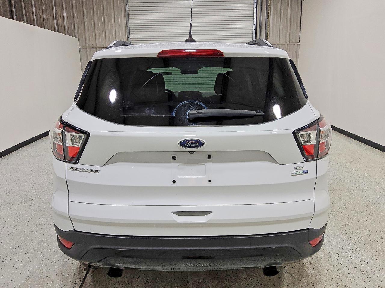 2018 Ford Escape Se White vin: 1FMCU9GD2JUD25303
