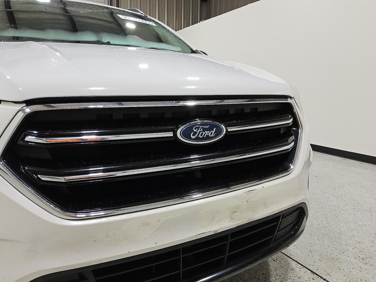 2018 Ford Escape Se White vin: 1FMCU9GD2JUD25303 Damage: Front Bumper, Broken, Replacement Required