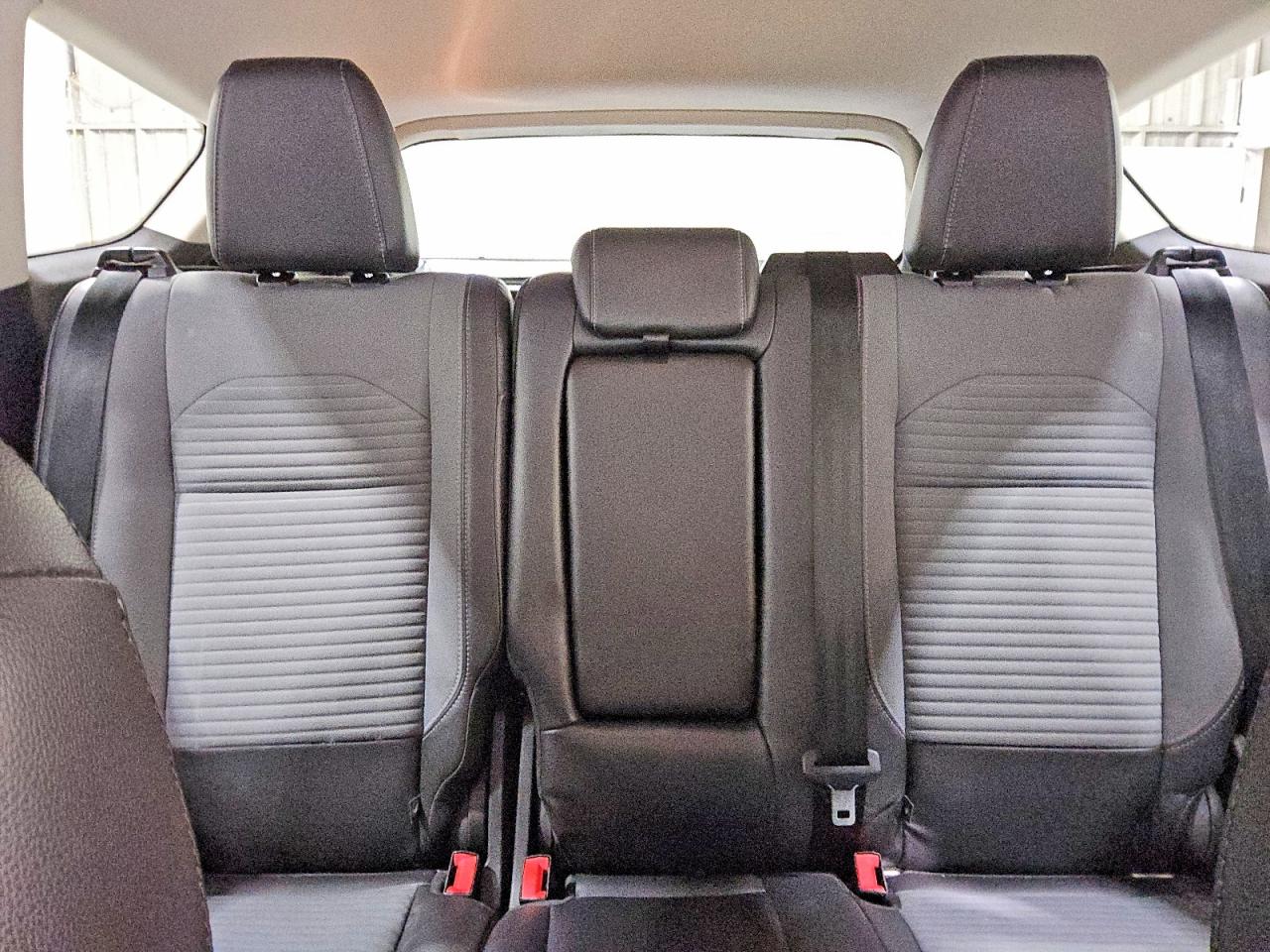 2018 Ford Escape Se White vin: 1FMCU9GD2JUD25303