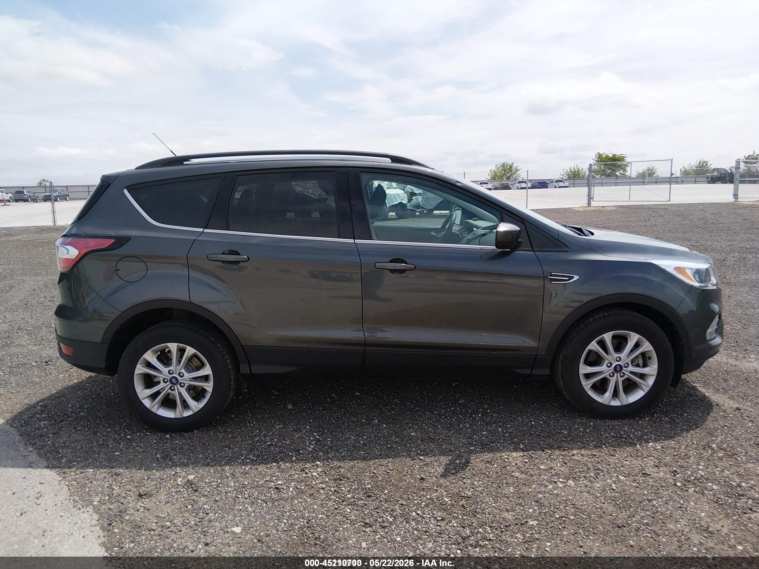 2018 Ford Escape Se Gray vin: 1FMCU9GD2JUD31120