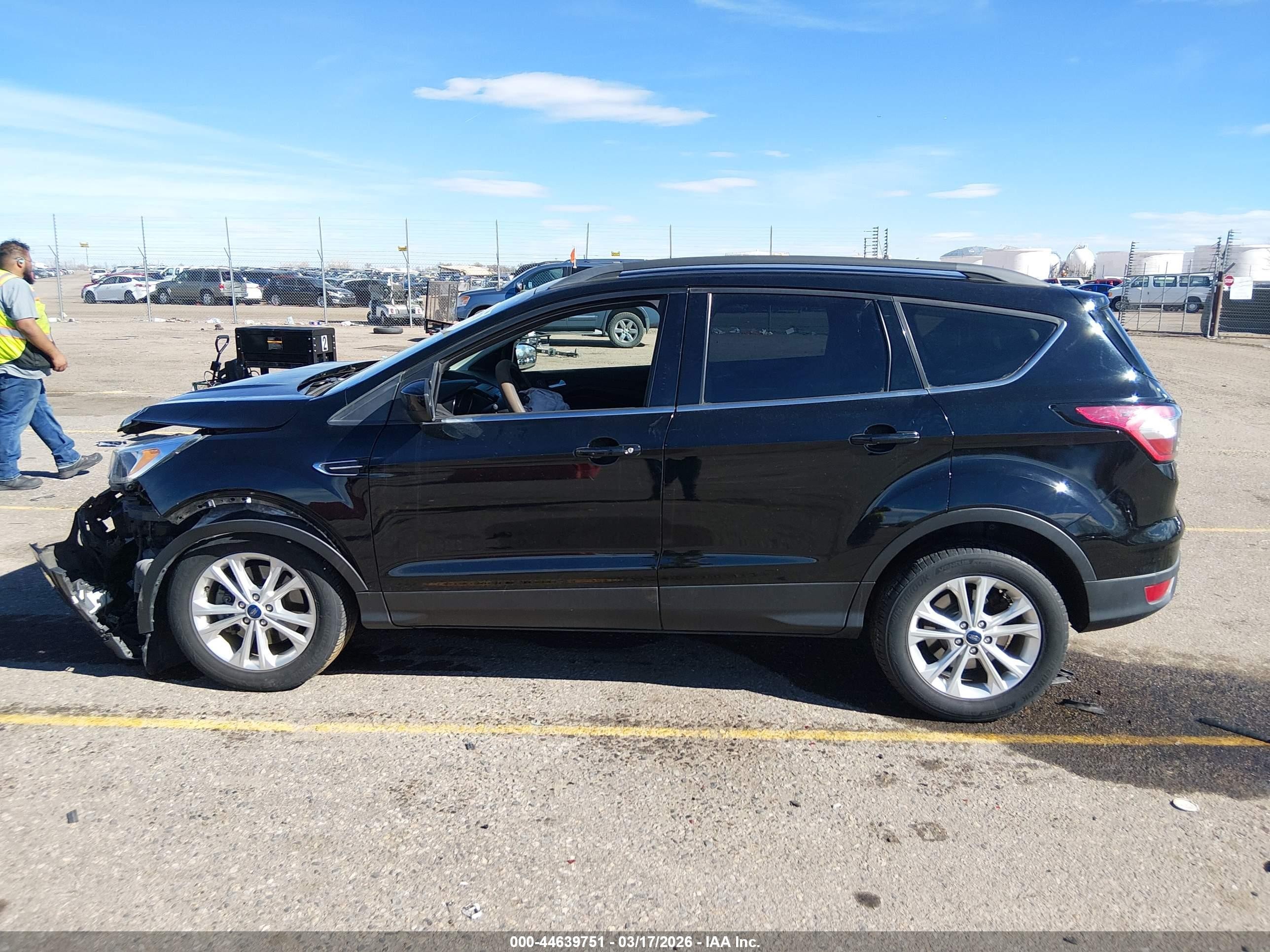 2018 Ford Escape Se Black vin: 1FMCU9GD2JUD38780