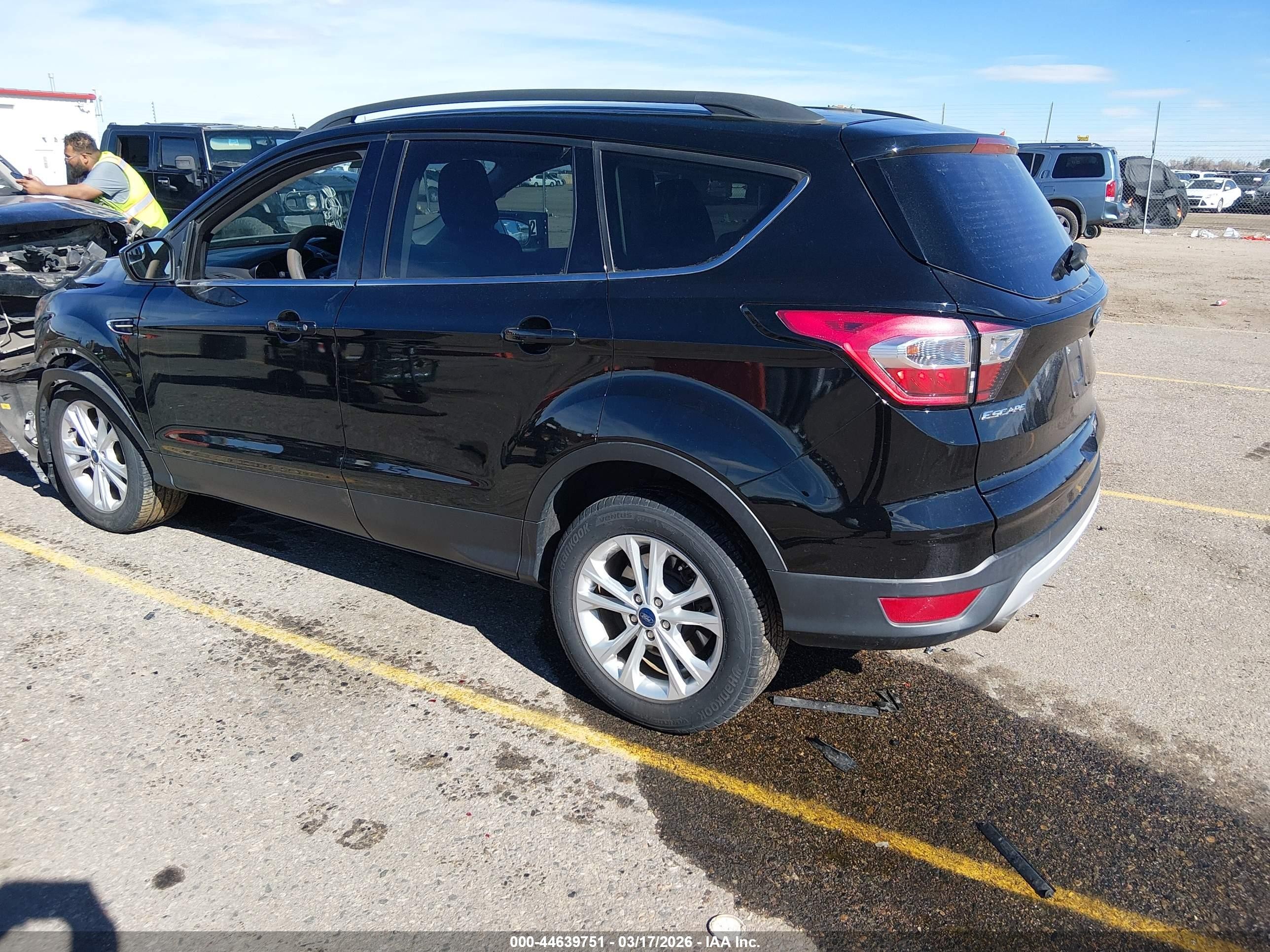2018 Ford Escape Se Black vin: 1FMCU9GD2JUD38780