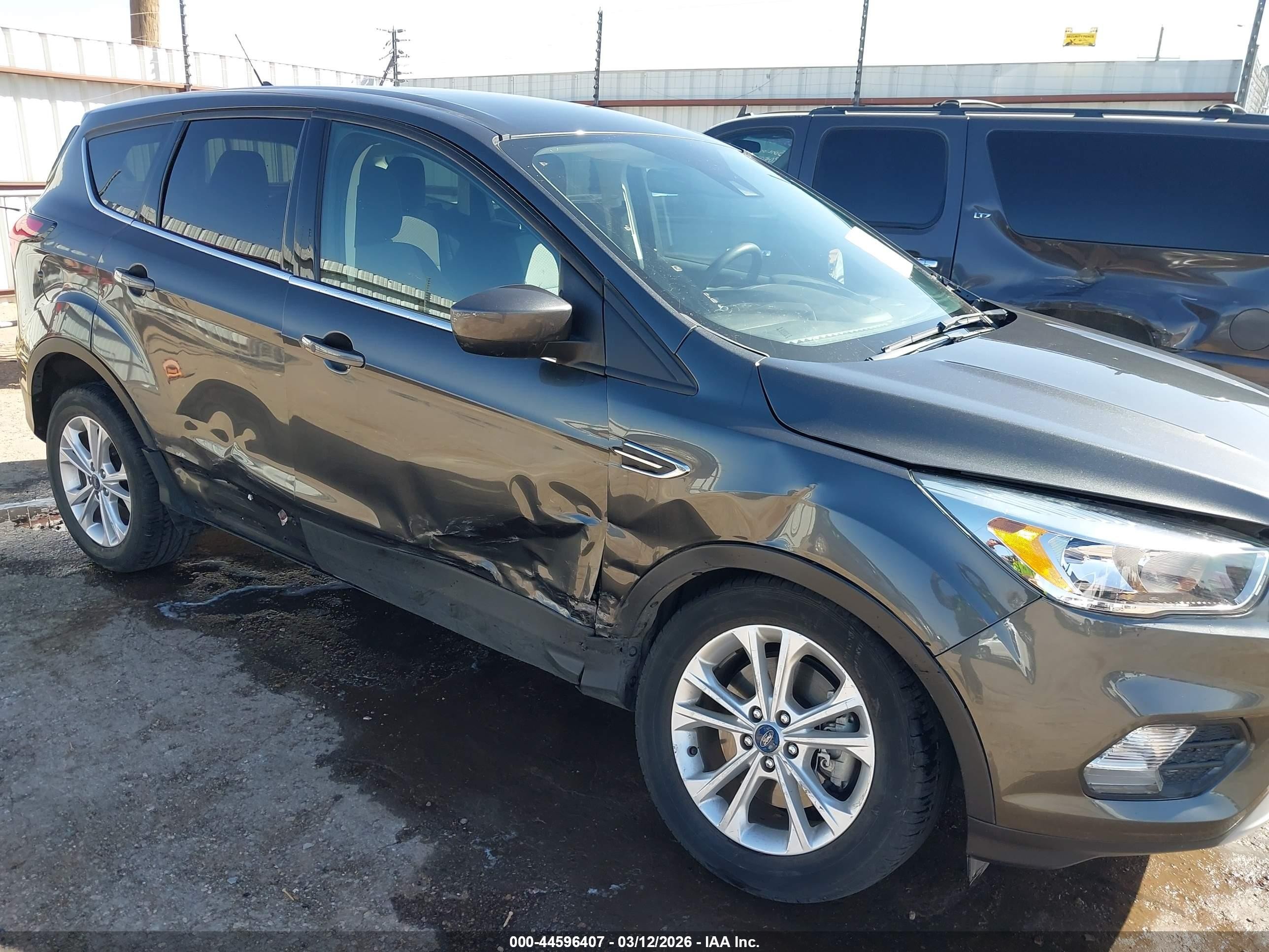 2019 Ford Escape Se Gray vin: 1FMCU9GD2KUB68776