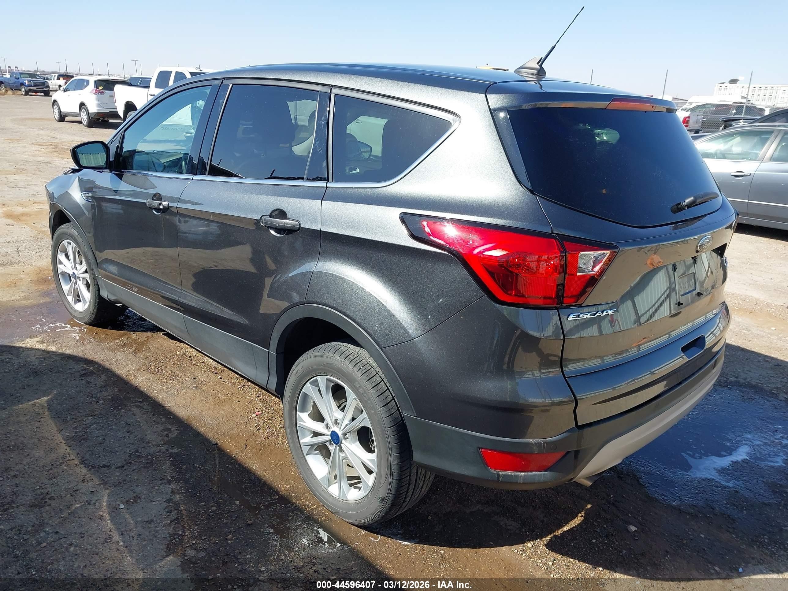 2019 Ford Escape Se Gray vin: 1FMCU9GD2KUB68776